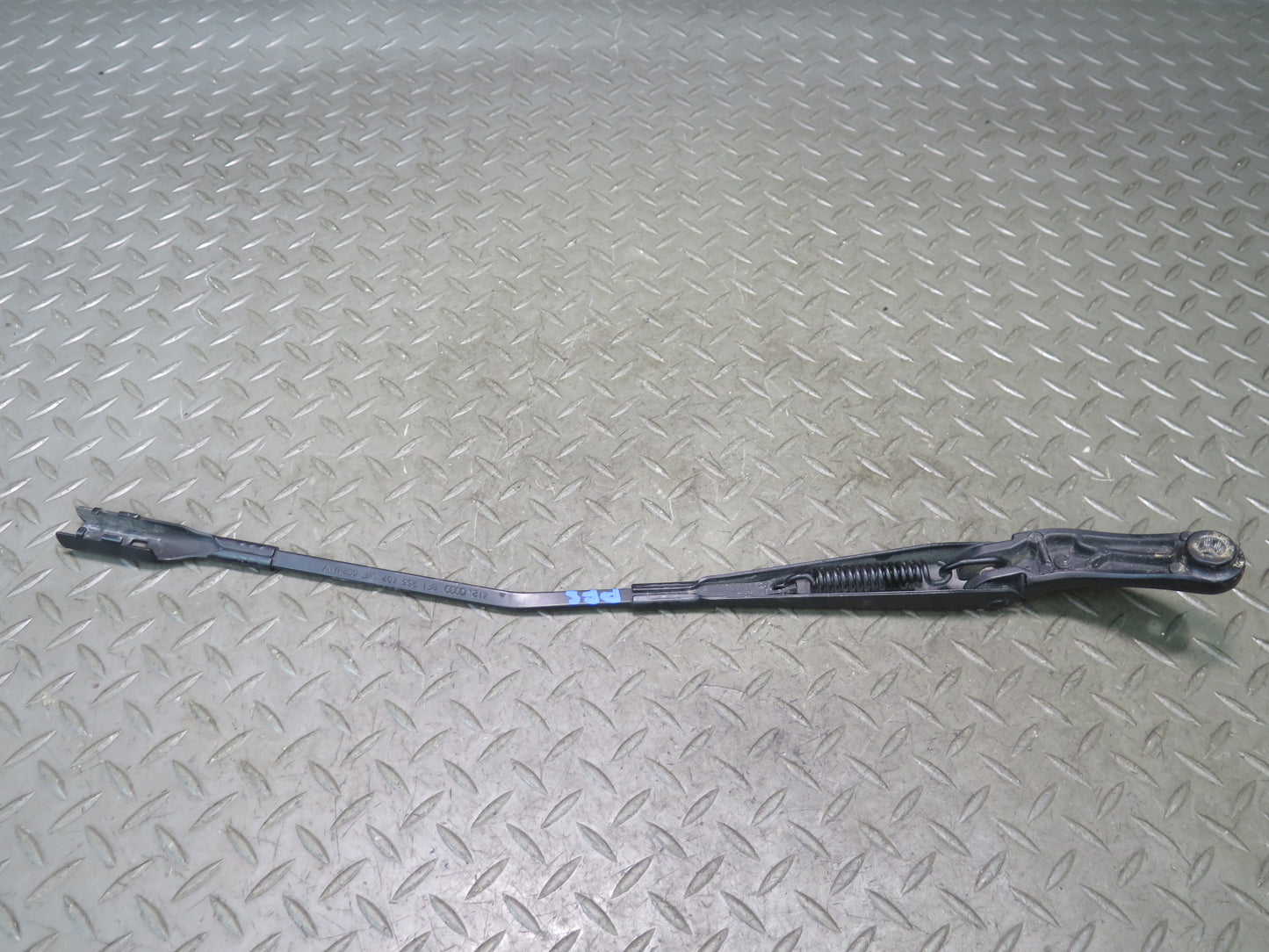 10-17 Audi B8 RS5 Convertible Set of 2 Front Left Right Windshield Wiper Arm OEM