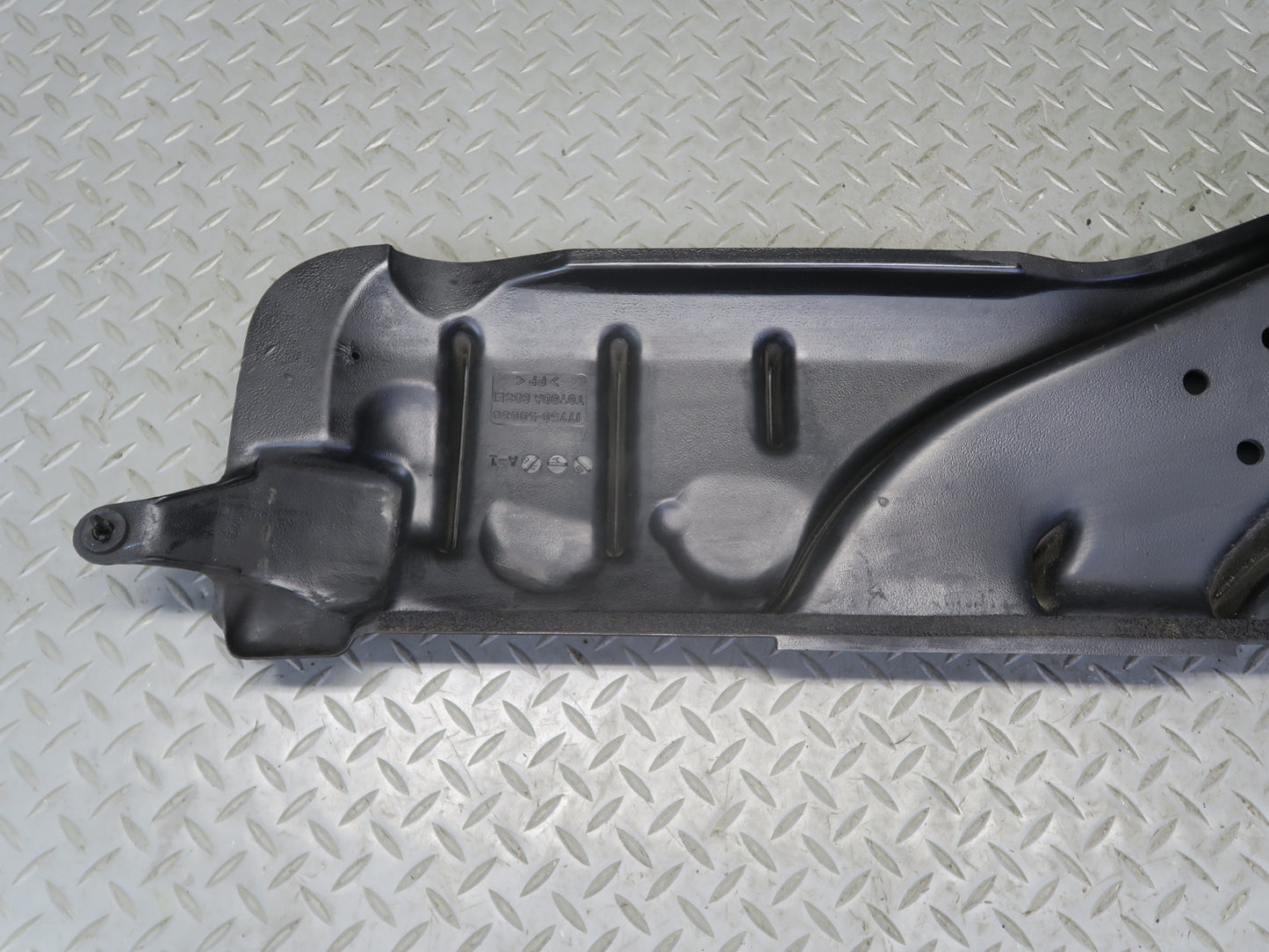 01-06 Lexus UCF30L LS430 Air Intake Cleaner Duct Pipe Vent Tube 17750-50030 OEM
