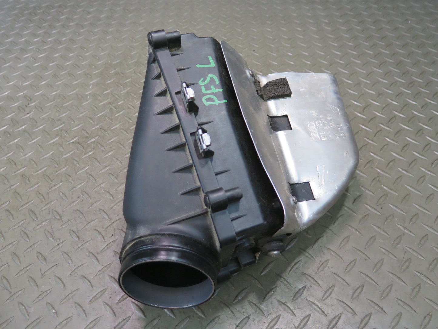 13-15 Audi RS5 8F7 4.2L Left Engine Air Intake Cleaner Filter Box 8T0133835B OEM