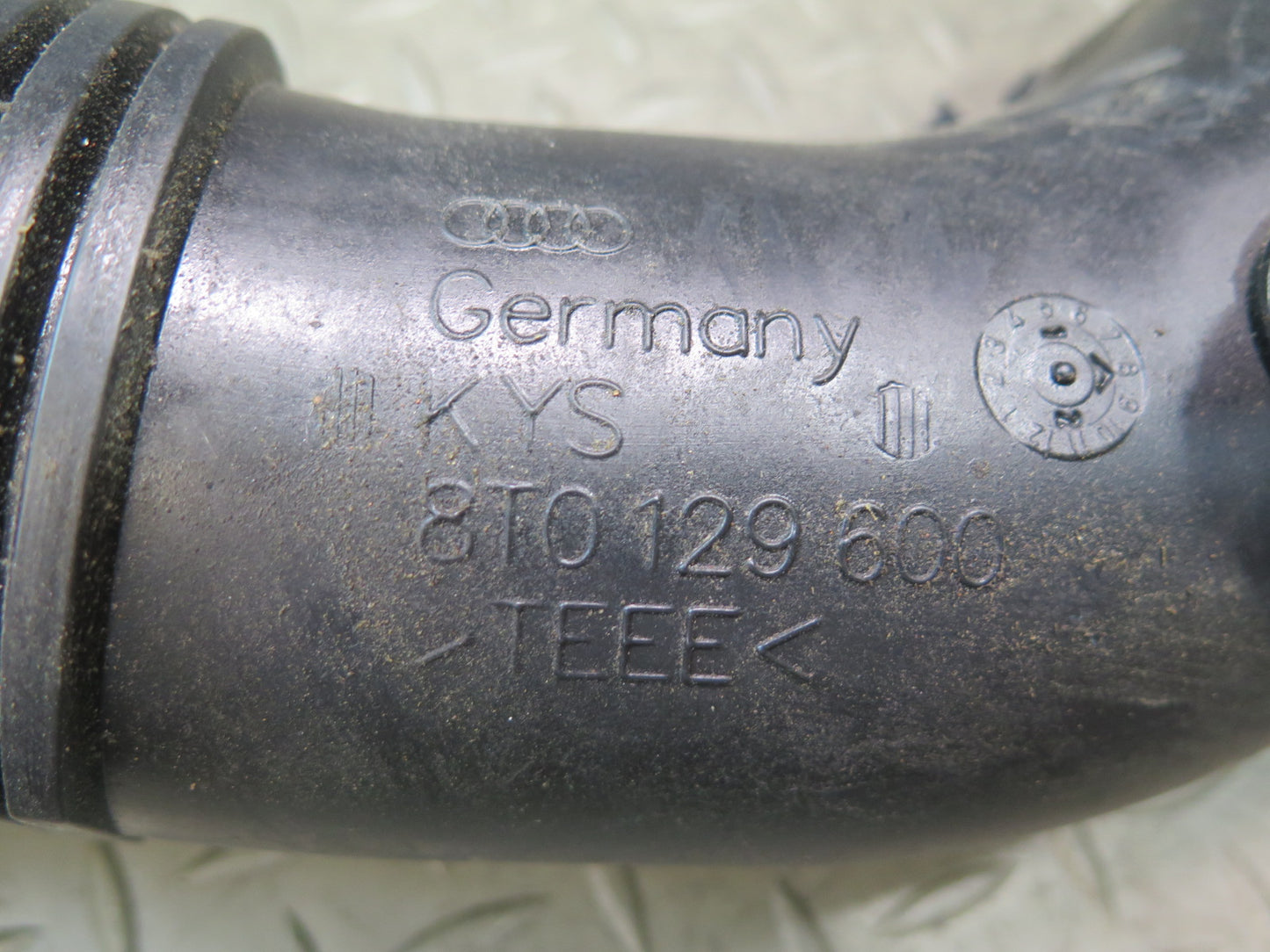 13-15 Audi RS5 8F7 4.2L V8 Right Air Cleaner Intake Hose Pipe 8T0129600 OEM