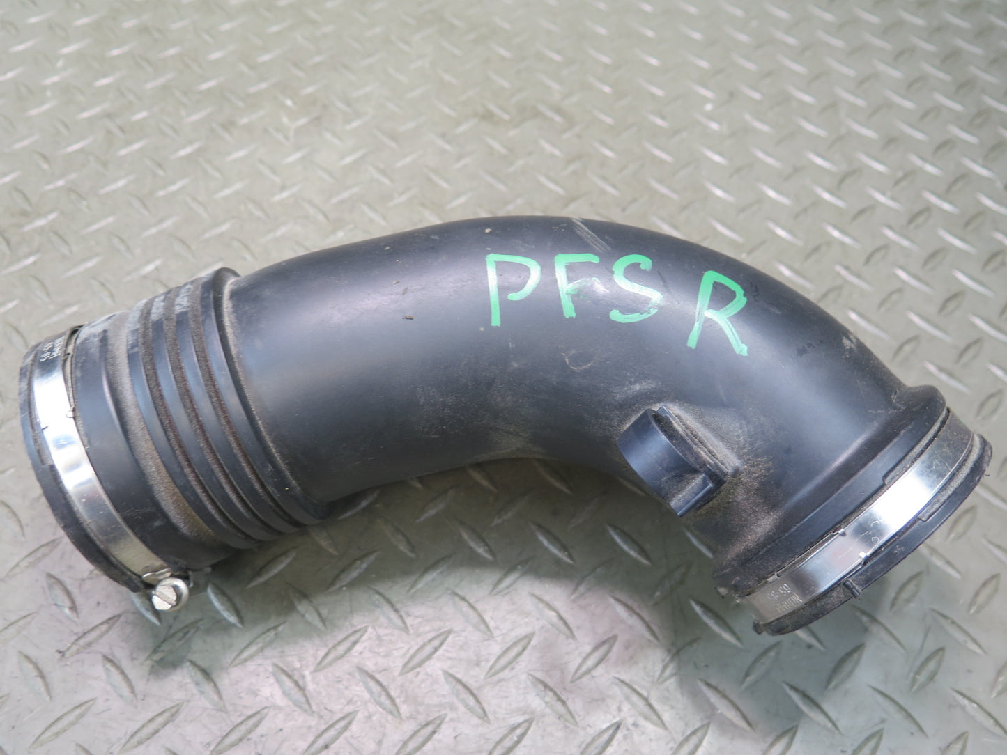 13-15 Audi RS5 8F7 4.2L V8 Right Air Cleaner Intake Hose Pipe 8T0129600 OEM