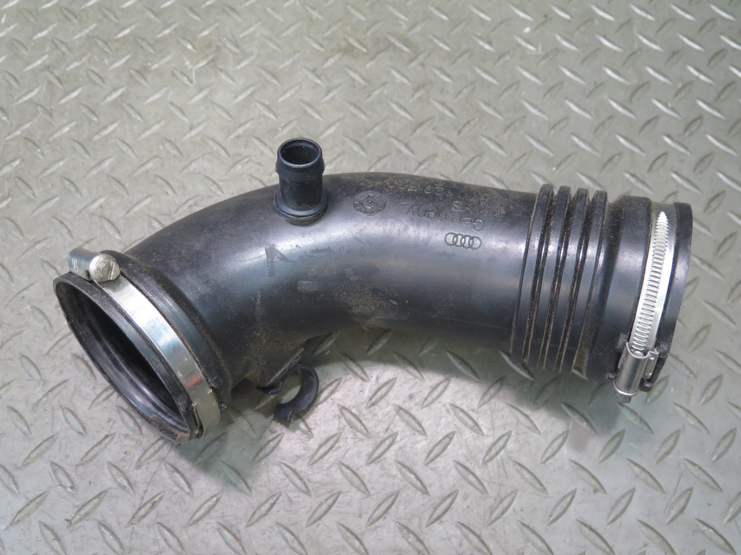 13-15 Audi RS5 8F7 4.2L V8 Right Air Cleaner Intake Hose Pipe 8T0129600 OEM
