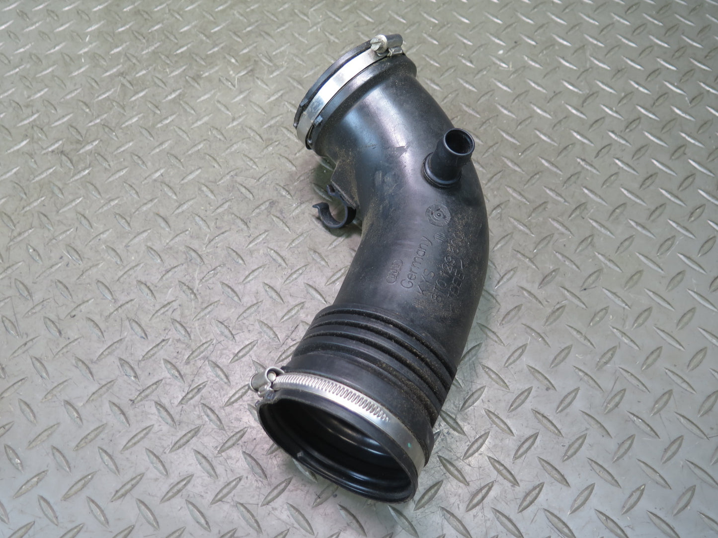 13-15 Audi RS5 8F7 4.2L V8 Right Air Cleaner Intake Hose Pipe 8T0129600 OEM
