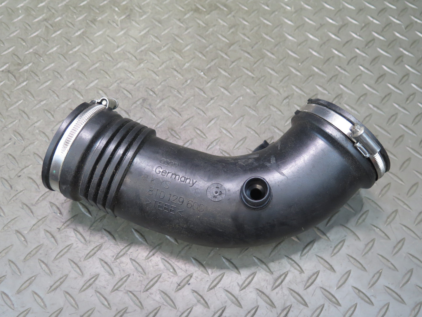 13-15 Audi RS5 8F7 4.2L V8 Right Air Cleaner Intake Hose Pipe 8T0129600 OEM