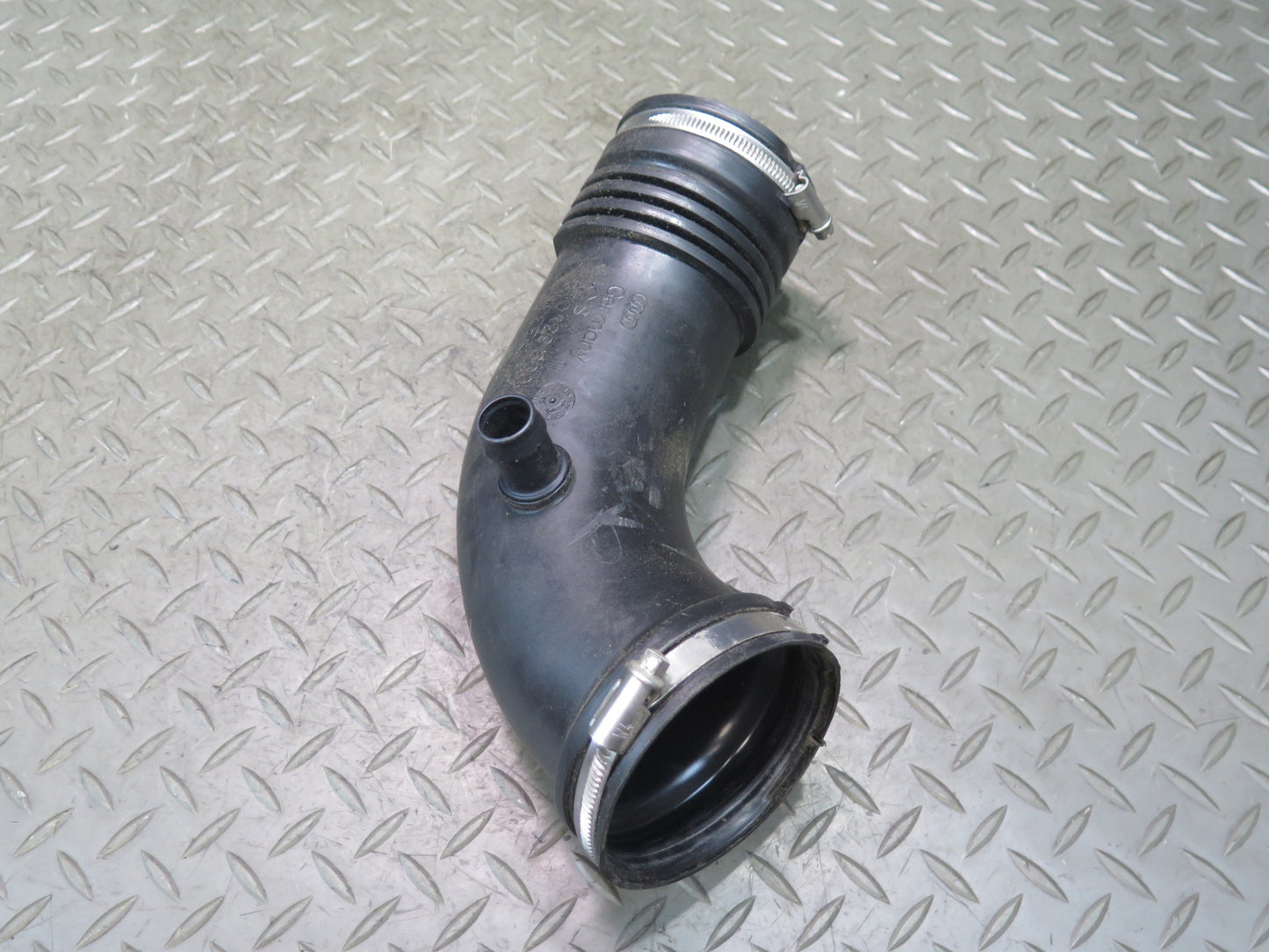 13-15 Audi RS5 8F7 4.2L V8 Right Air Cleaner Intake Hose Pipe 8T0129600 OEM
