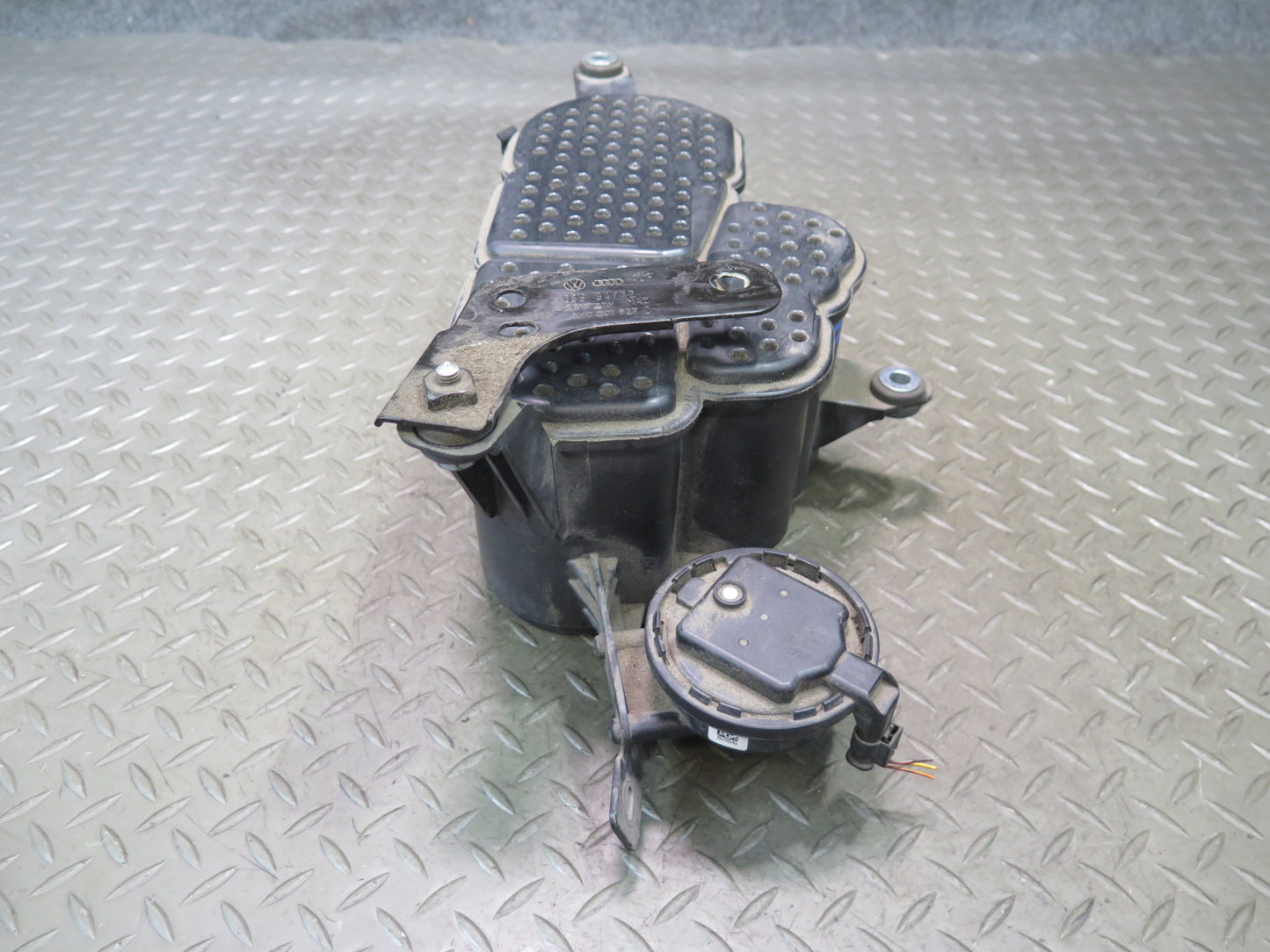 13-15 Audi A5 S5 RS5 8F7 Fuel Evap Vapor Charcoal Canister OEM
