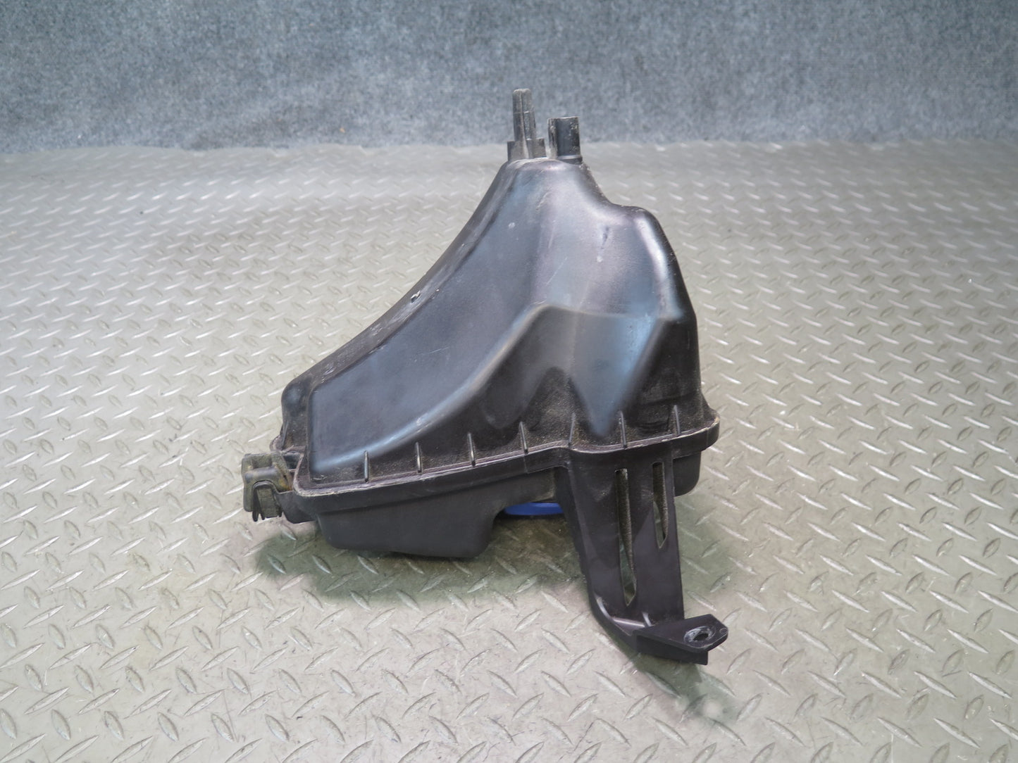 13-15 Audi RS5 8F7 4.2L V8 Engine Coolant Expansion Reservoir Tank 8T0121405 OEM