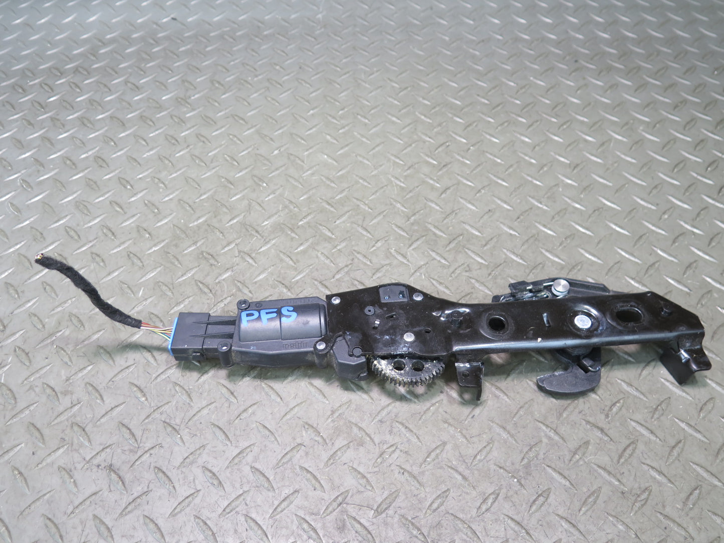 10-17 Audi A5 S5 RS5 Convertible TOP Stowage Compartment Latch 8F0825823G OEM