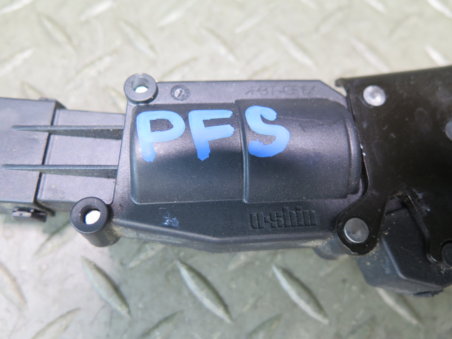 10-17 Audi A5 S5 RS5 Convertible TOP Stowage Compartment Latch 8F0825823G OEM