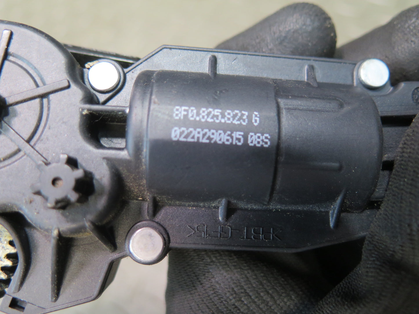 10-17 Audi A5 S5 RS5 Convertible TOP Stowage Compartment Latch 8F0825823G OEM