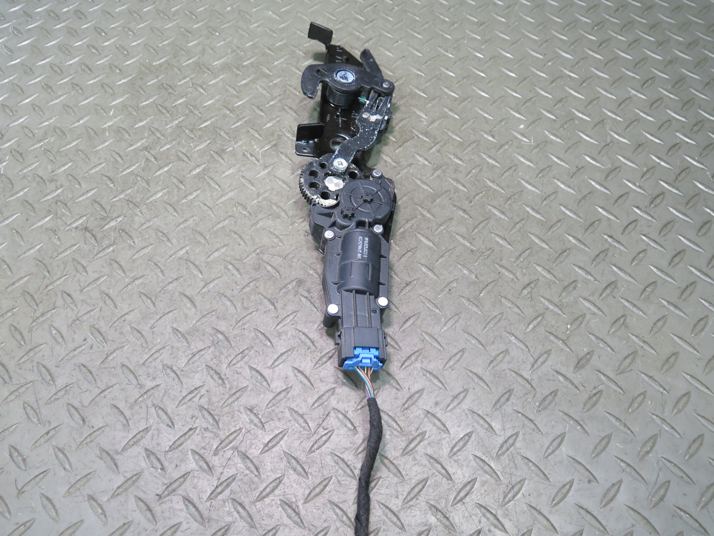 10-17 Audi A5 S5 RS5 Convertible TOP Stowage Compartment Latch 8F0825823G OEM