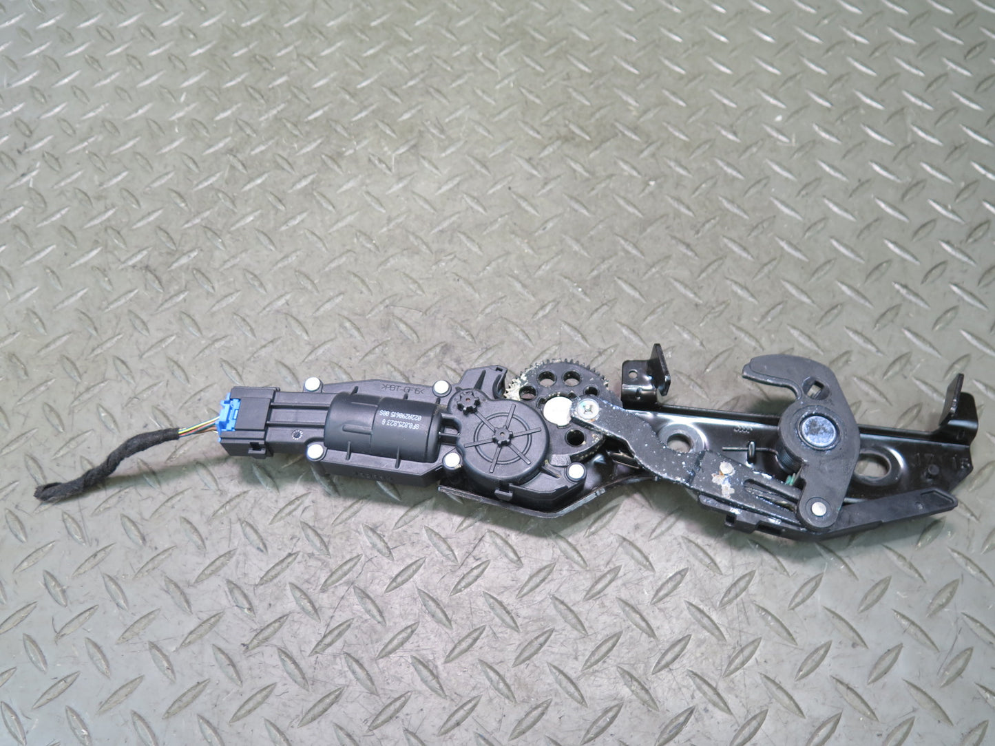 10-17 Audi A5 S5 RS5 Convertible TOP Stowage Compartment Latch 8F0825823G OEM