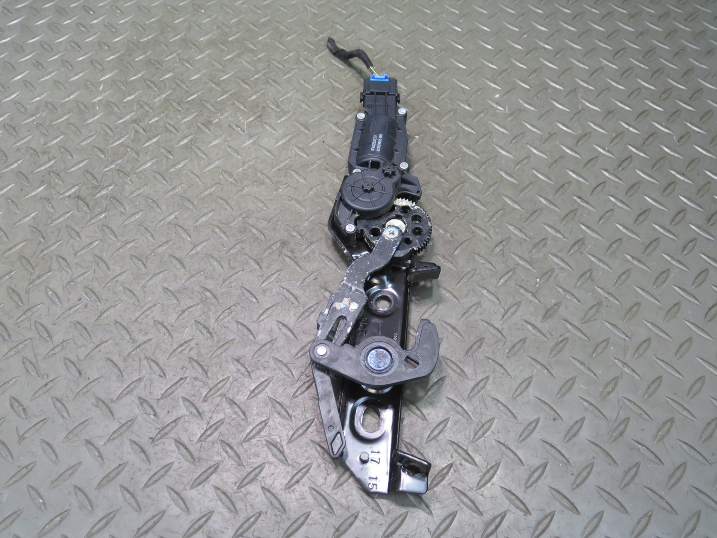 10-17 Audi A5 S5 RS5 Convertible TOP Stowage Compartment Latch 8F0825823G OEM