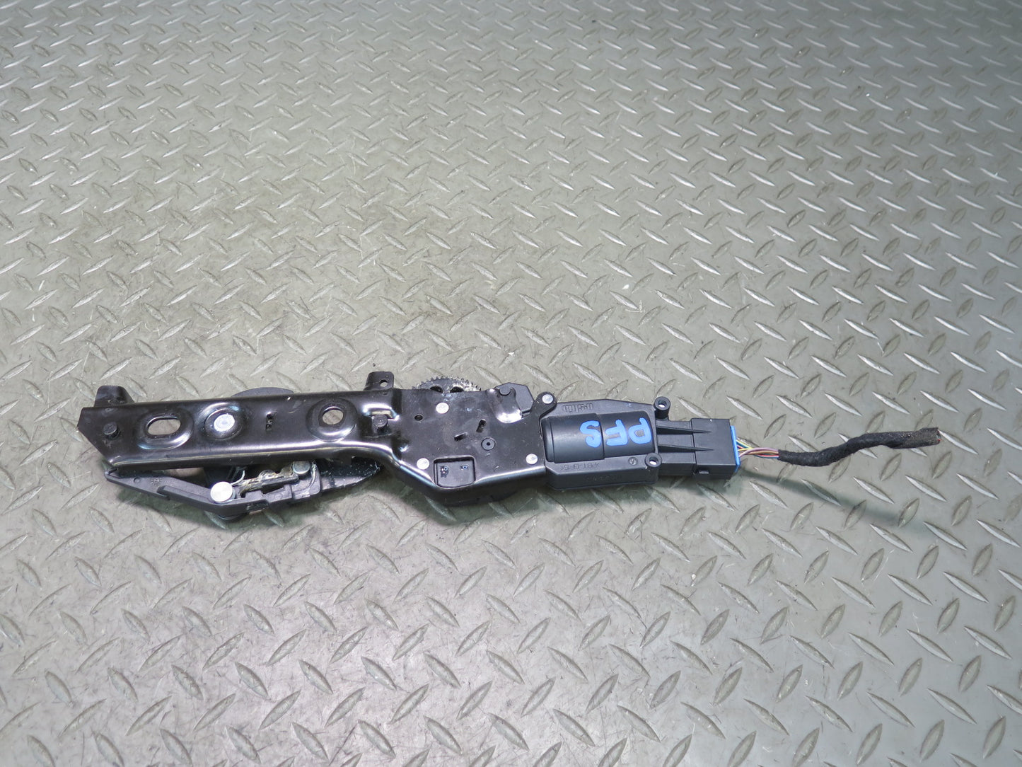 10-17 Audi A5 S5 RS5 Convertible TOP Stowage Compartment Latch 8F0825823G OEM
