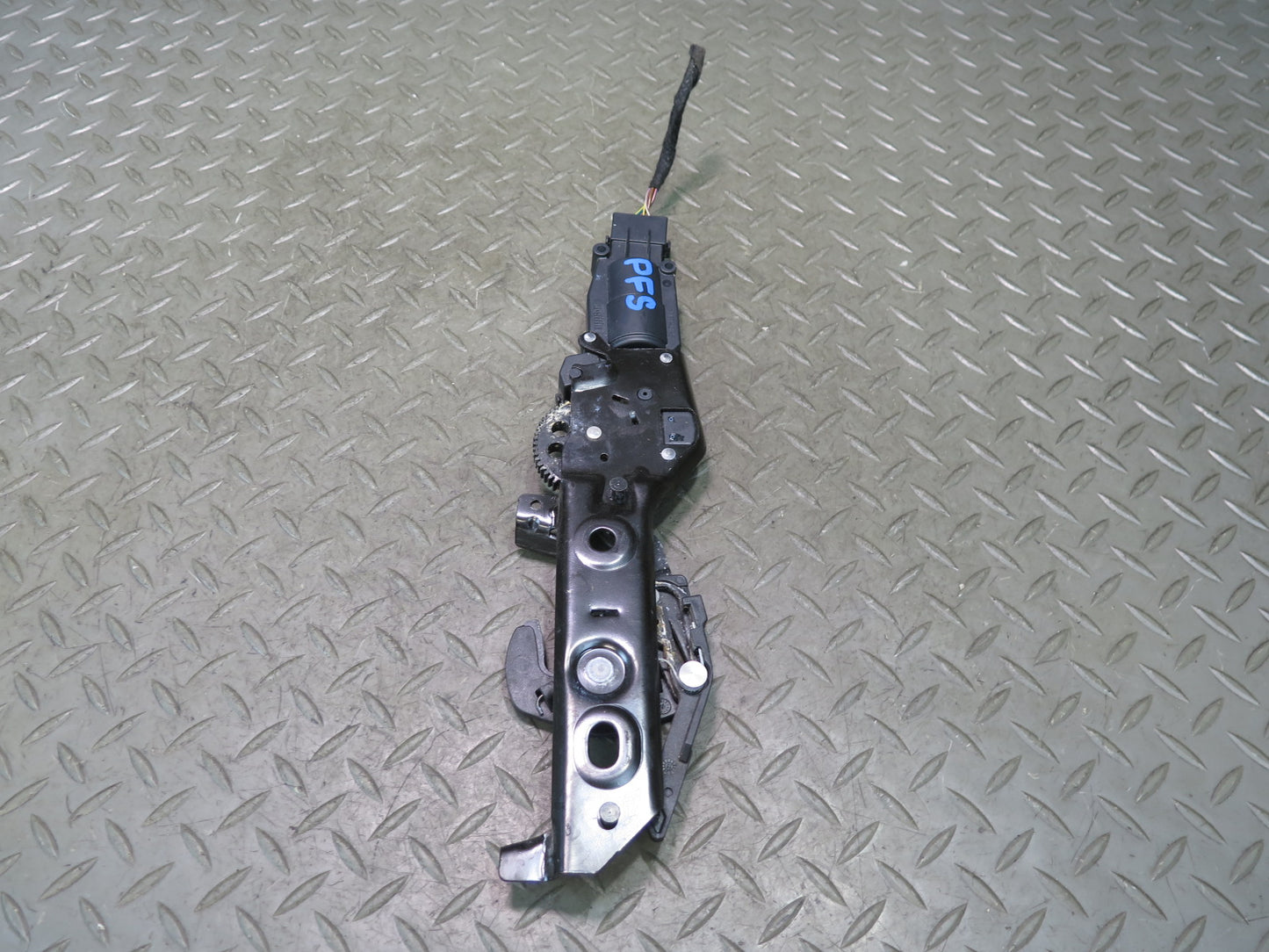 10-17 Audi A5 S5 RS5 Convertible TOP Stowage Compartment Latch 8F0825823G OEM