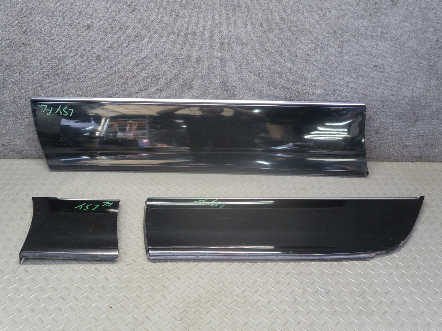04-06 Lexus UCF30L LS430 Left Fender Door Lower Exterior Molding Trim Set OEM