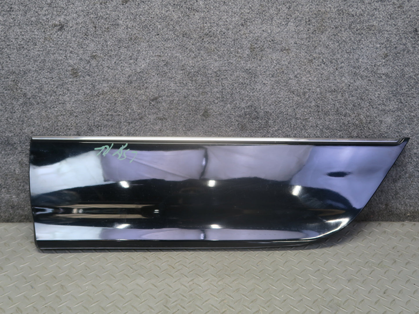04-06 Lexus UCF30L LS430 Left Fender Door Lower Exterior Molding Trim Set OEM