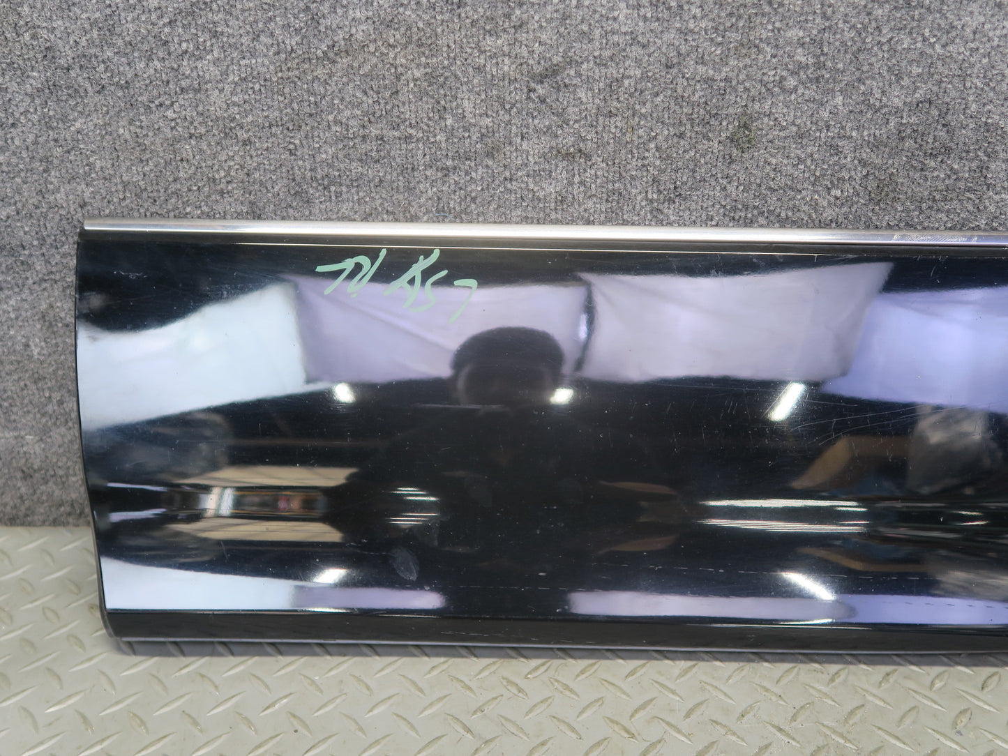 04-06 Lexus UCF30L LS430 Left Fender Door Lower Exterior Molding Trim Set OEM