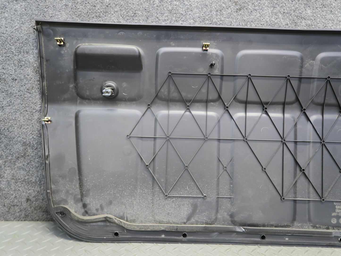 2005-2009 Hummer H2 SUT Rear MID Gate Center Decklid Panel