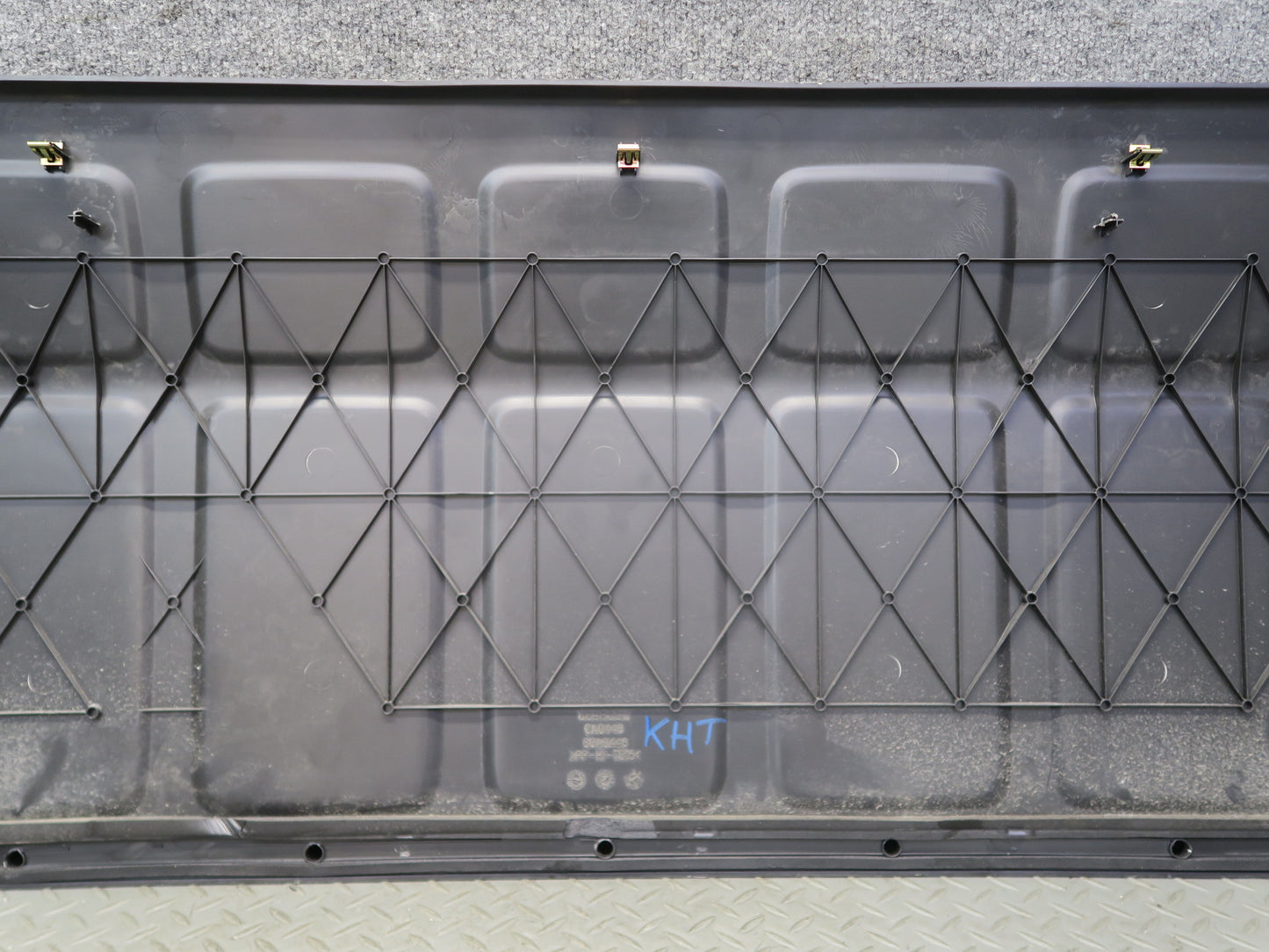 2005-2009 Hummer H2 SUT Rear MID Gate Center Decklid Panel