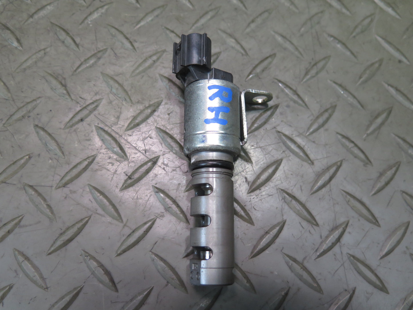 15-17 Lexus RC350 RC300 Set of 4 Right Engine Variable Valve Timing Solenoid OEM