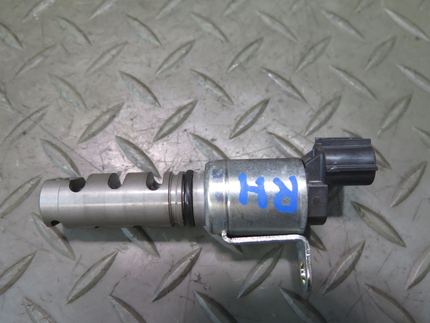 15-17 Lexus RC350 RC300 Set of 4 Right Engine Variable Valve Timing Solenoid OEM