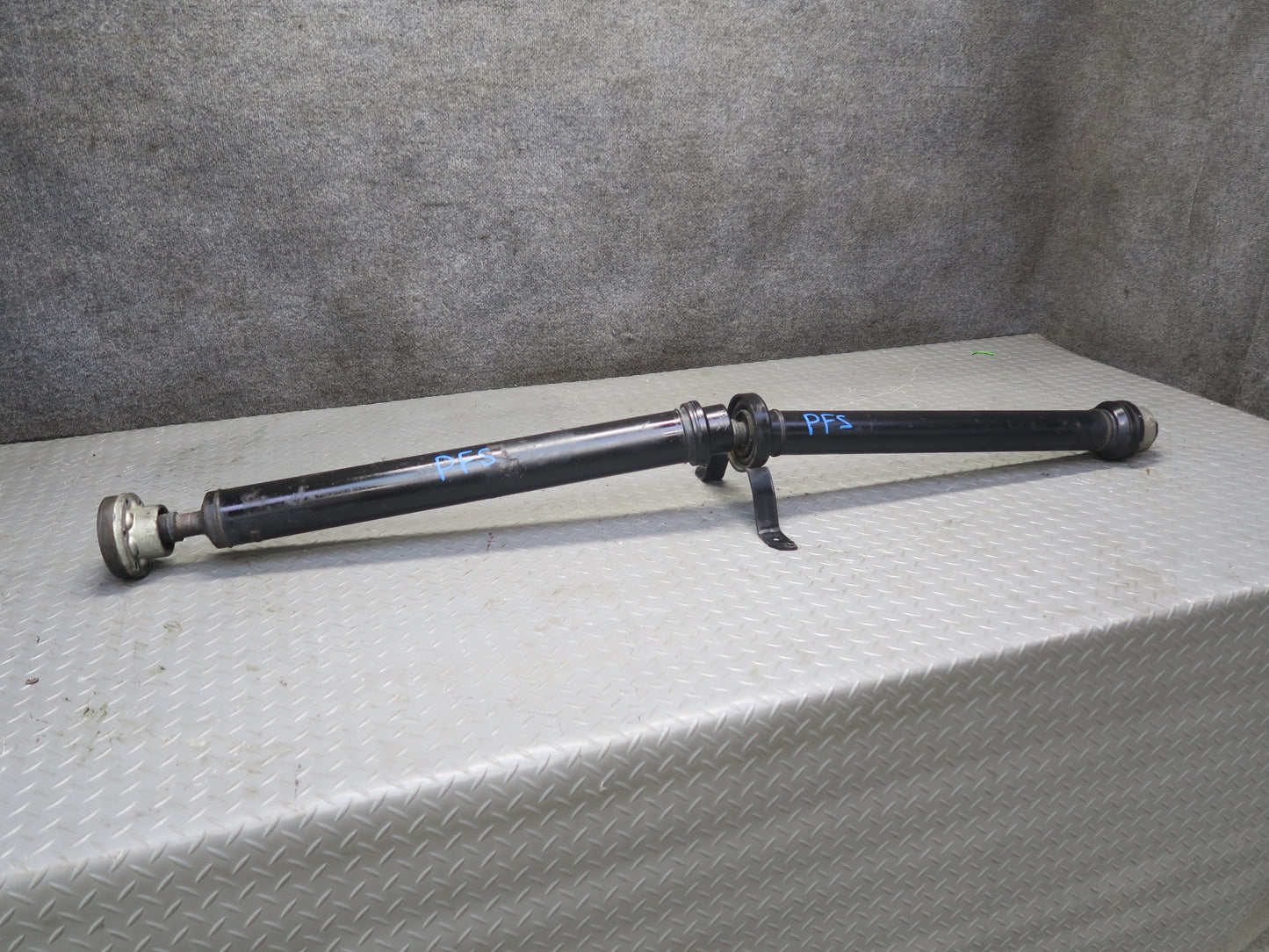 13-15 Audi RS5 8F7 AWD A/T Rear Driveshaft Drive Shaft 8T0521101R OEM