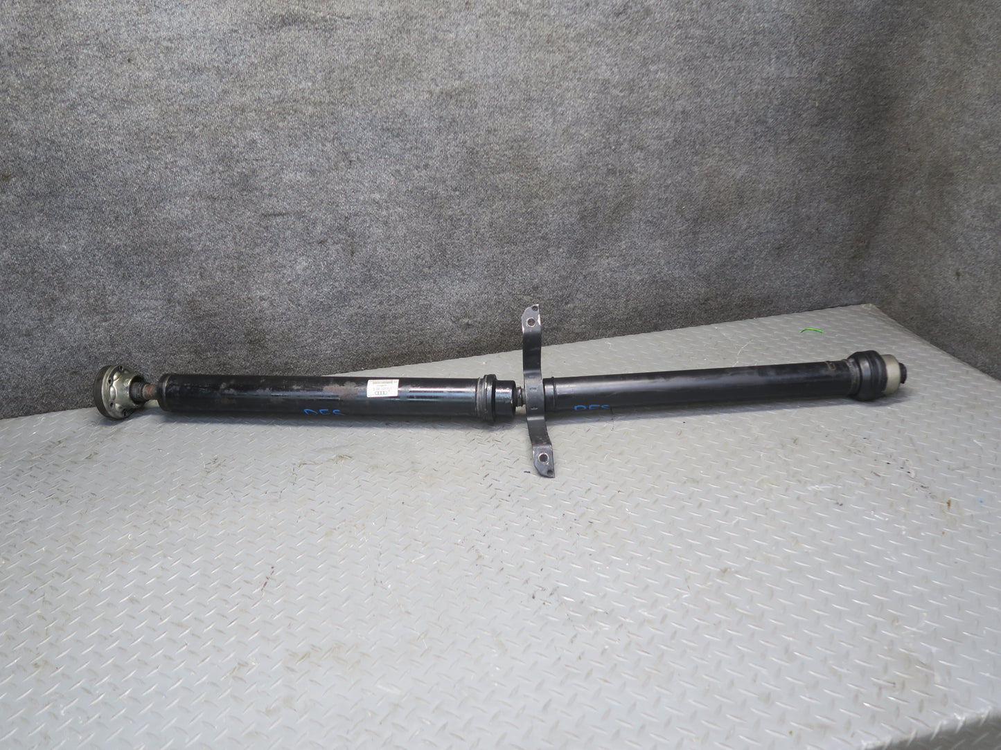 13-15 Audi RS5 8F7 AWD A/T Rear Driveshaft Drive Shaft 8T0521101R OEM