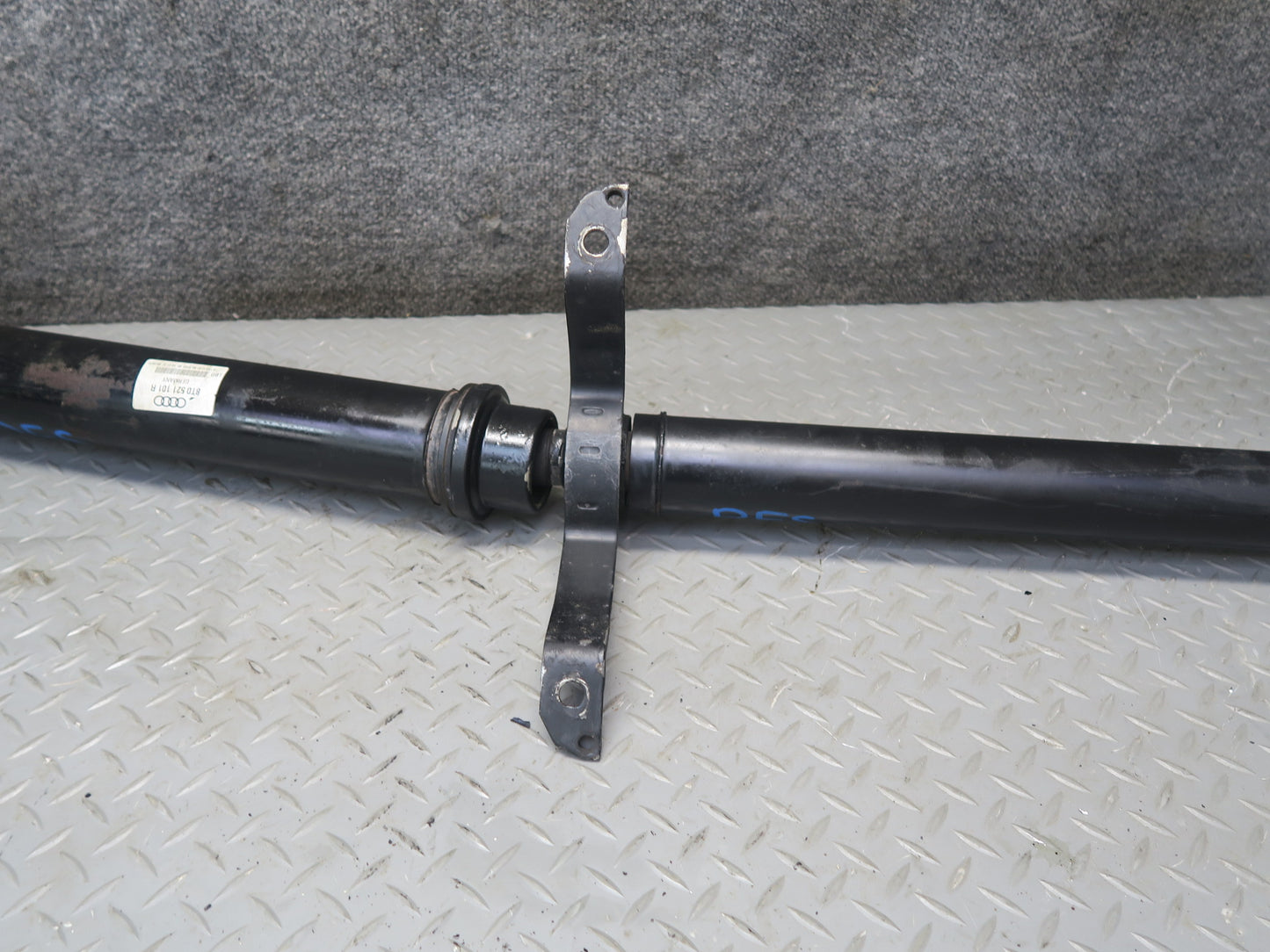 13-15 Audi RS5 8F7 AWD A/T Rear Driveshaft Drive Shaft 8T0521101R OEM