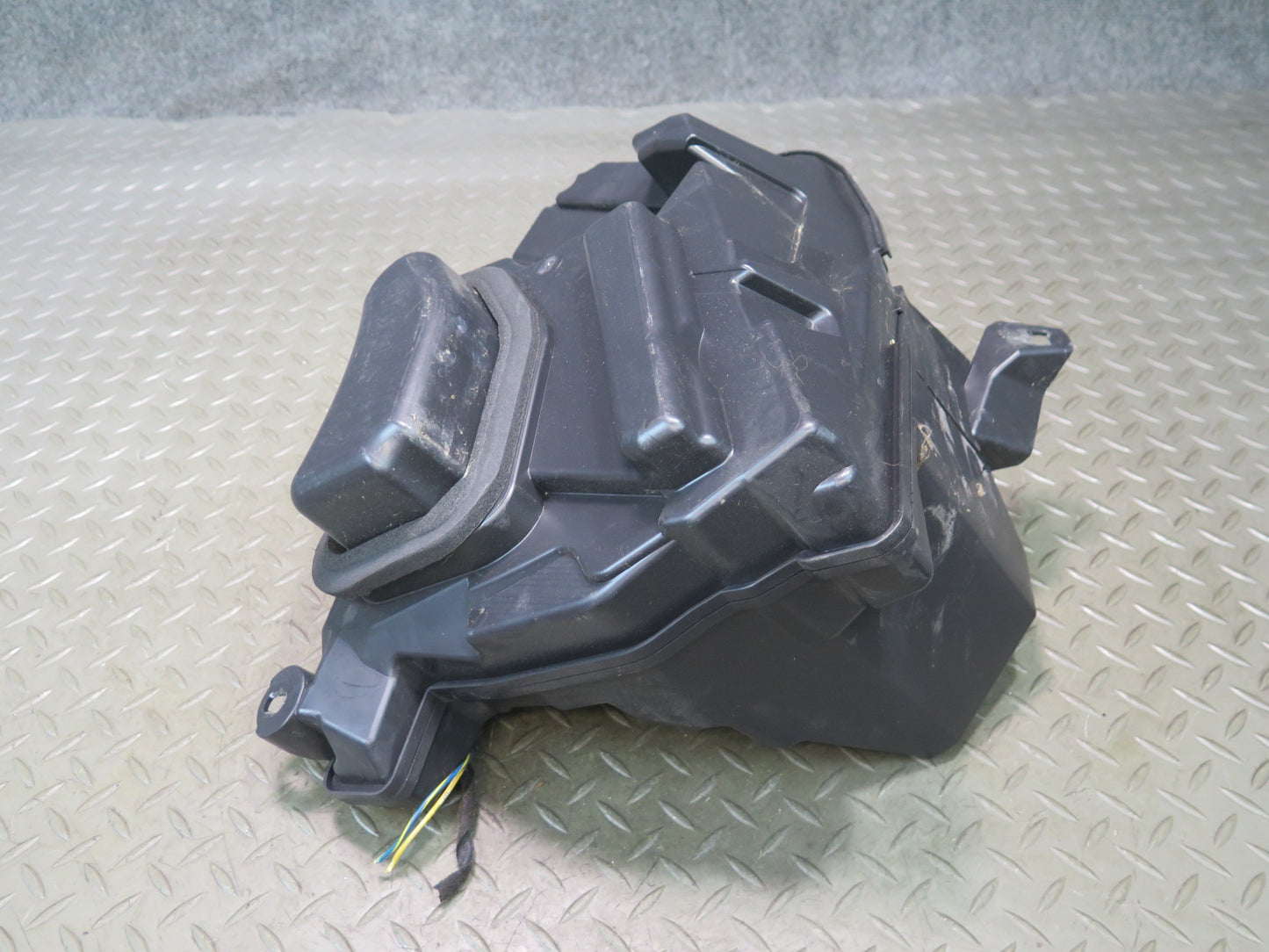 10-17 Audi A5 S5 RS5 Convertible Rear Subwoofer Base Speaker 8F0035382A OEM
