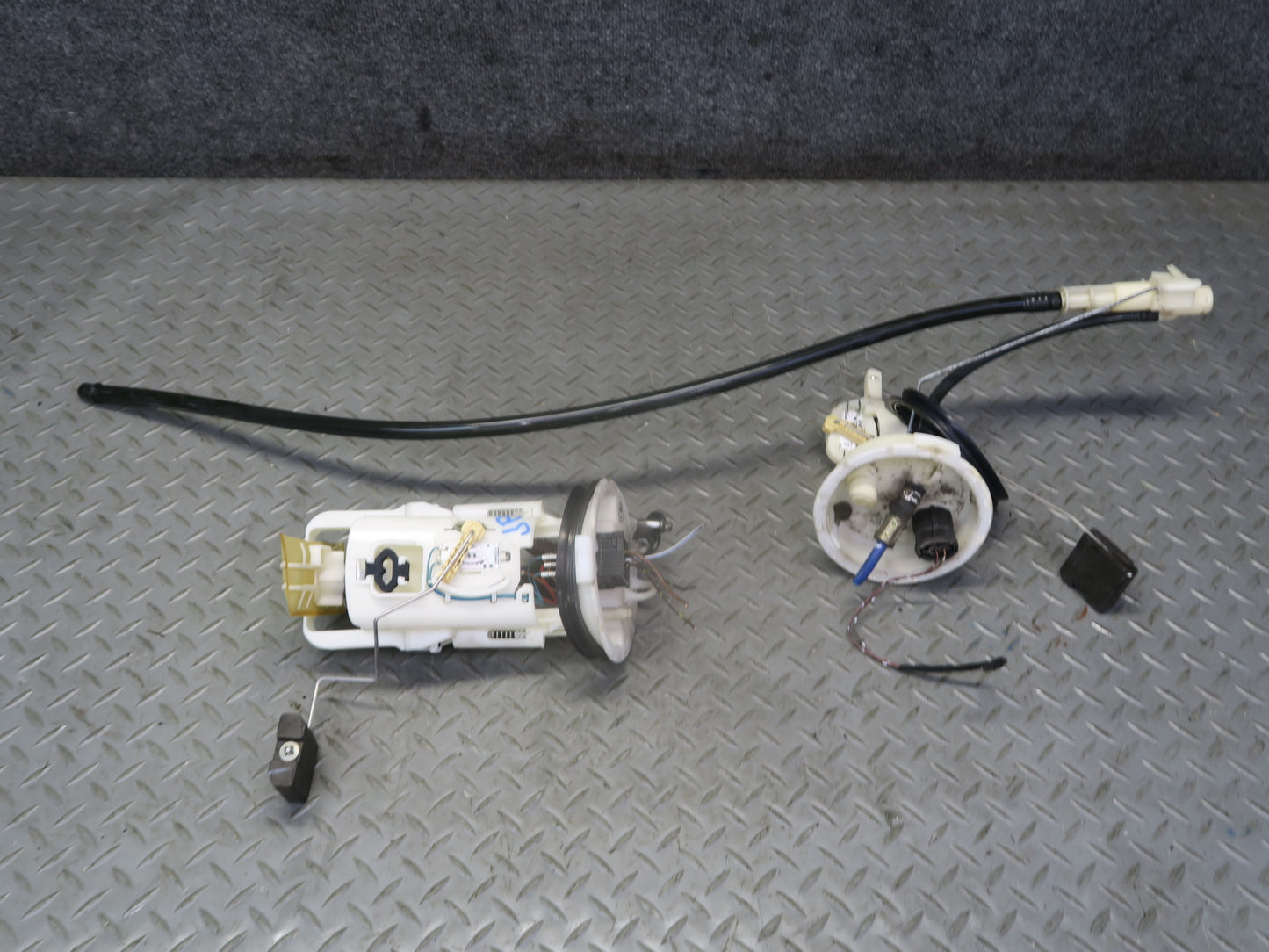 01-06 BMW E46 330i 330Ci 3.0L M54 Fuel Pump Level Sensor Sending Unit Set OEM