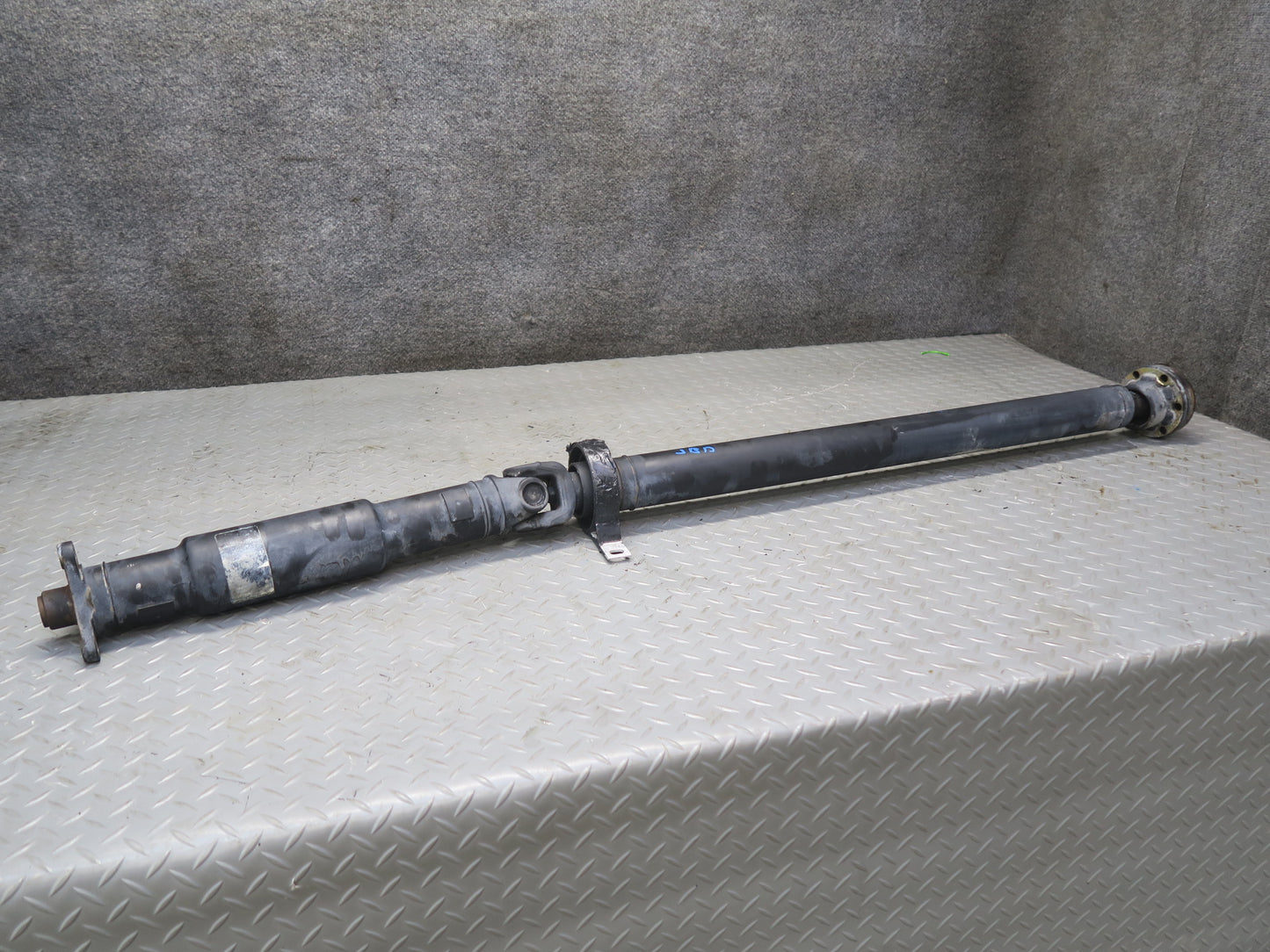 01-03 BMW E46 330i 330Ci RWD A/T Auto Transmission Driveshaft Drive Shaft OEM