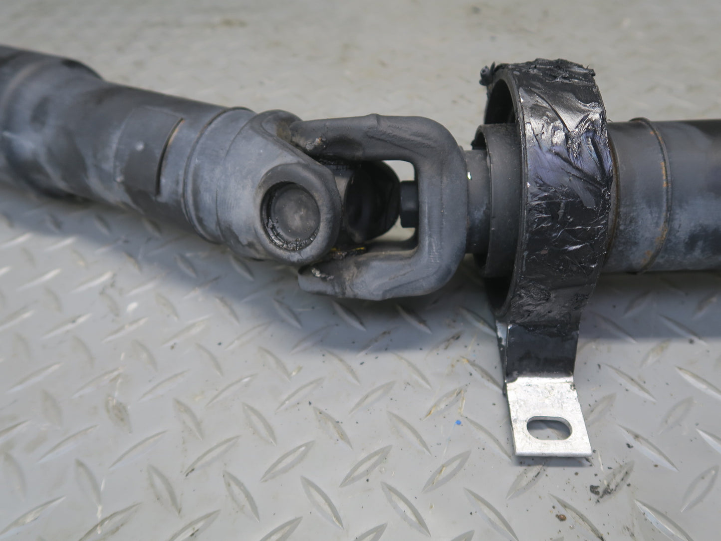 01-03 BMW E46 330i 330Ci RWD A/T Auto Transmission Driveshaft Drive Shaft OEM