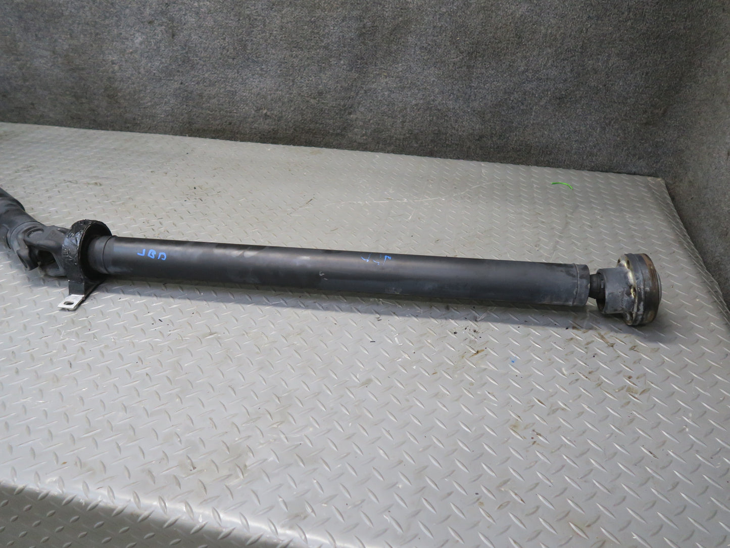 01-03 BMW E46 330i 330Ci RWD A/T Auto Transmission Driveshaft Drive Shaft OEM