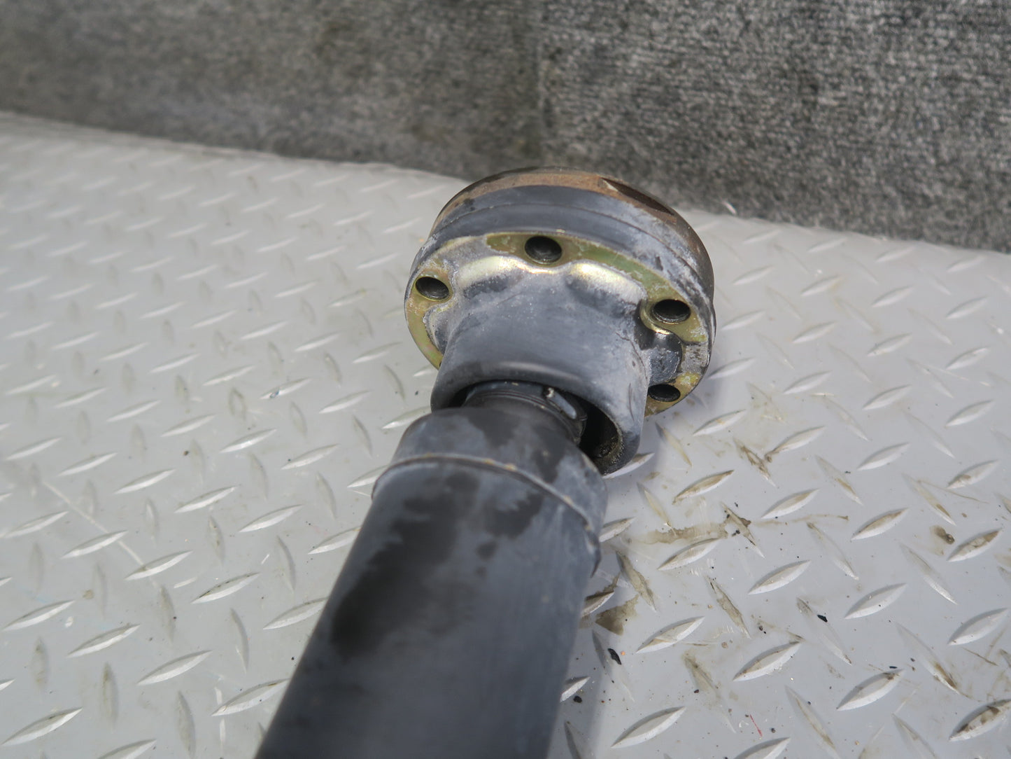 01-03 BMW E46 330i 330Ci RWD A/T Auto Transmission Driveshaft Drive Shaft OEM