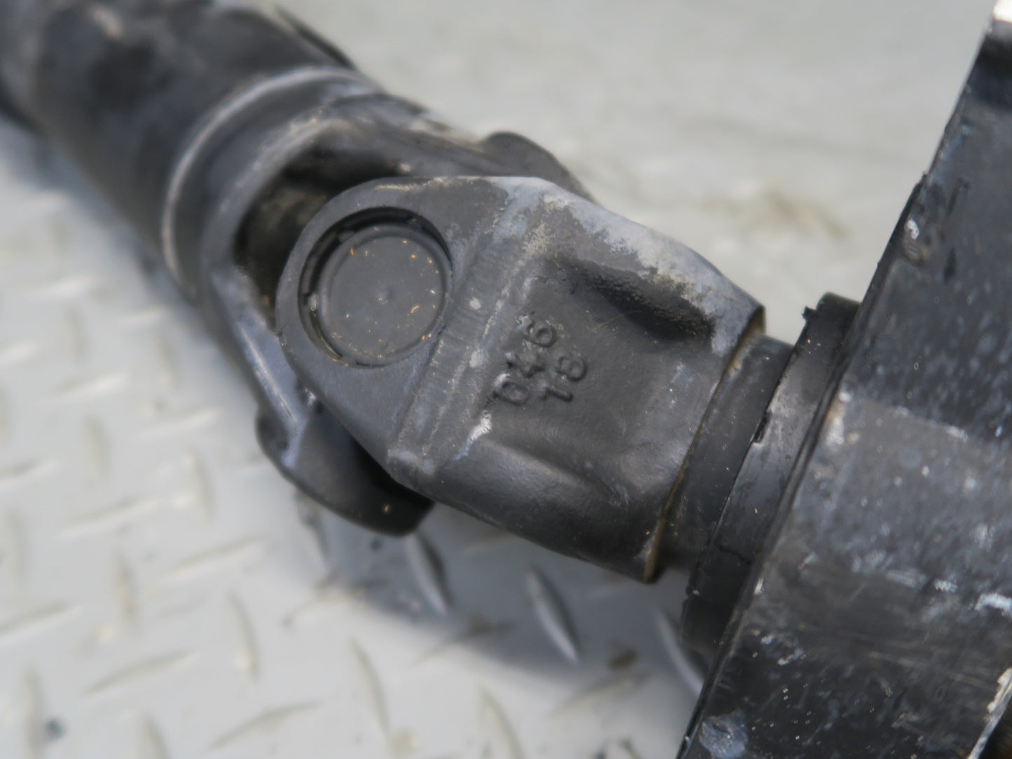 01-03 BMW E46 330i 330Ci RWD A/T Auto Transmission Driveshaft Drive Shaft OEM