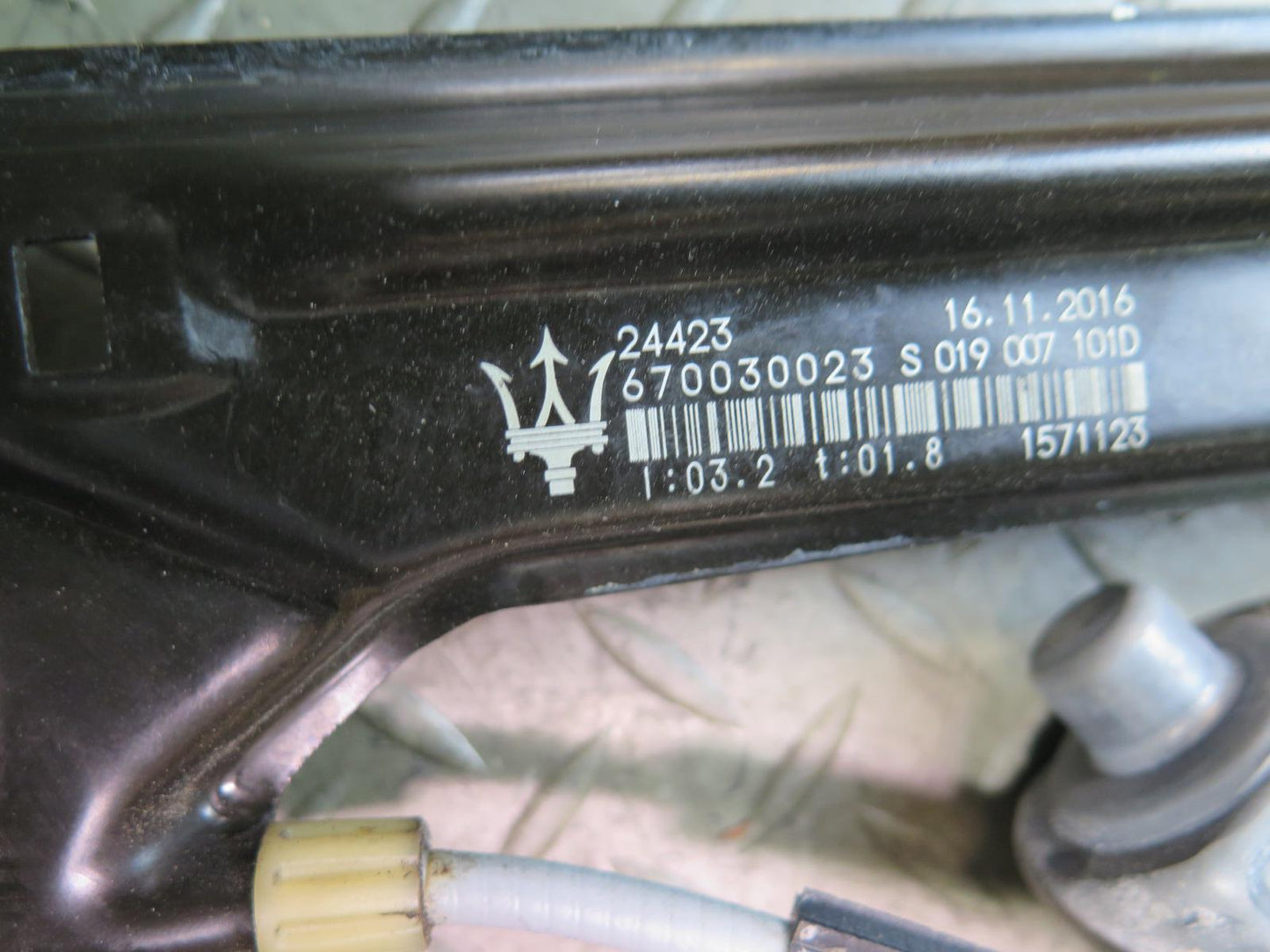 2014-2020 Maserati Ghibli M157 Rear Left Door Window Regulator w Motor