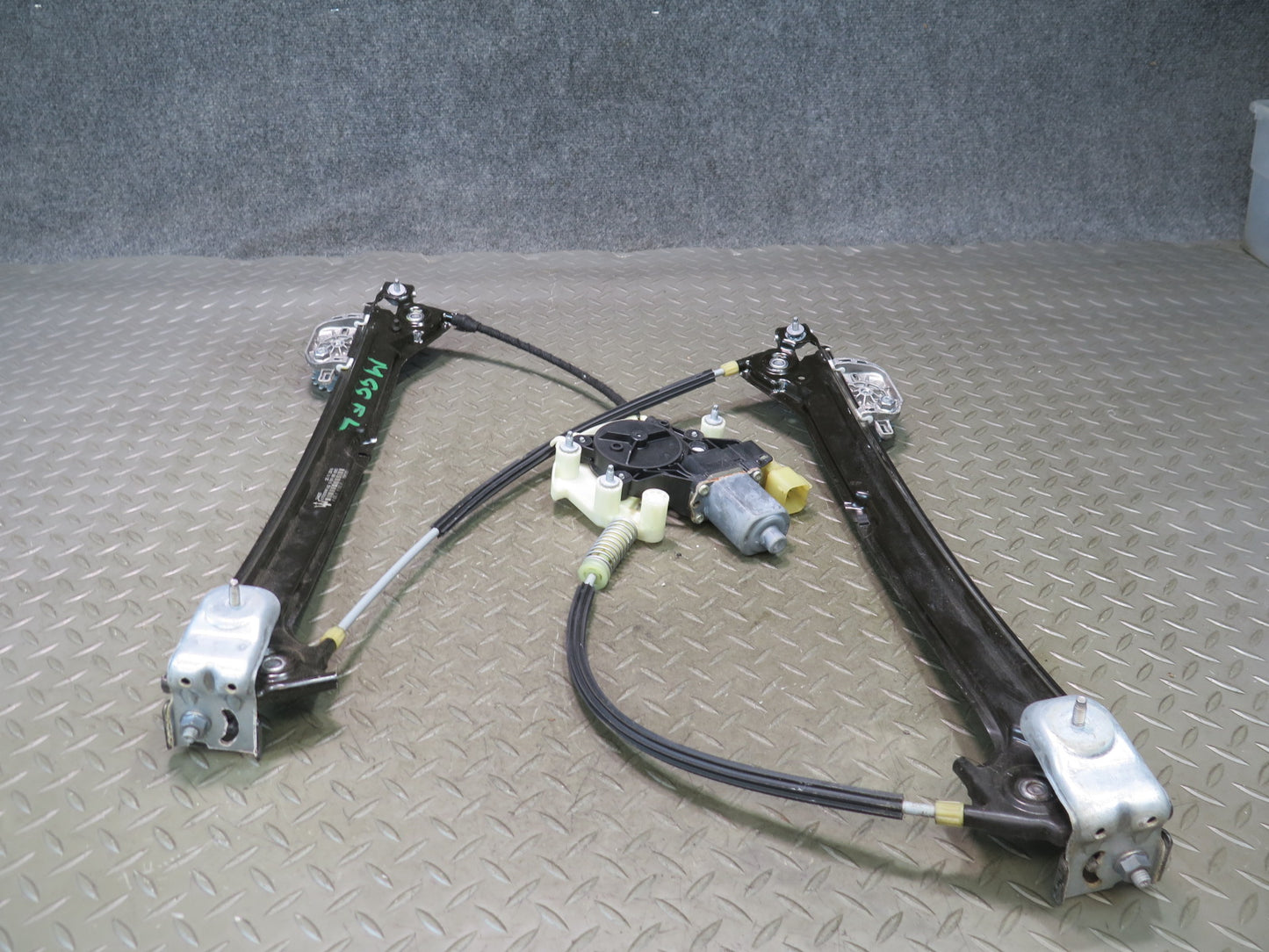 2014-2020 Maserati Ghibli M157 Front Left Door Window Regulator w Motor