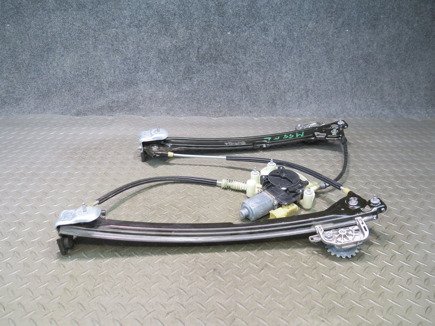 2014-2020 Maserati Ghibli M157 Front Left Door Window Regulator w Motor