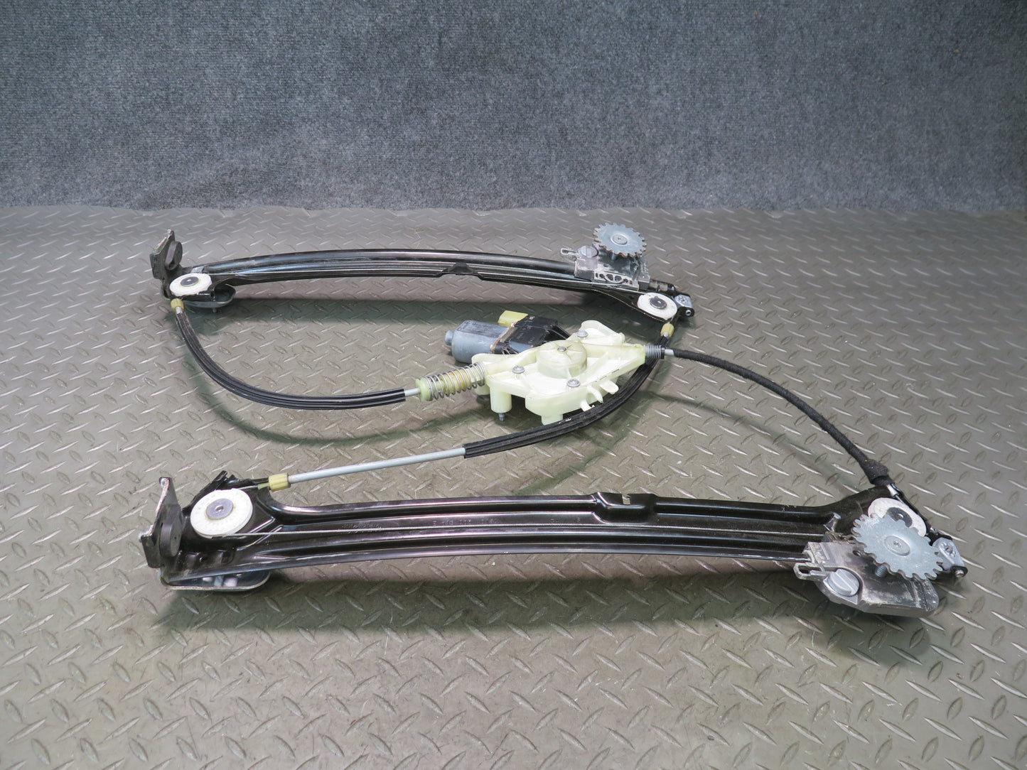 2014-2020 Maserati Ghibli M157 Front Left Door Window Regulator w Motor