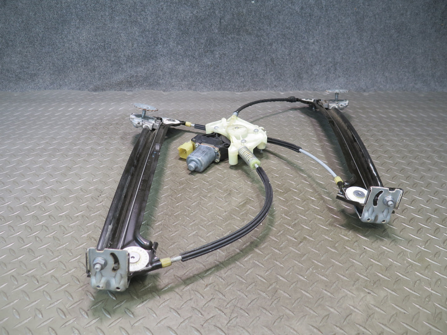 2014-2020 Maserati Ghibli M157 Front Left Door Window Regulator w Motor