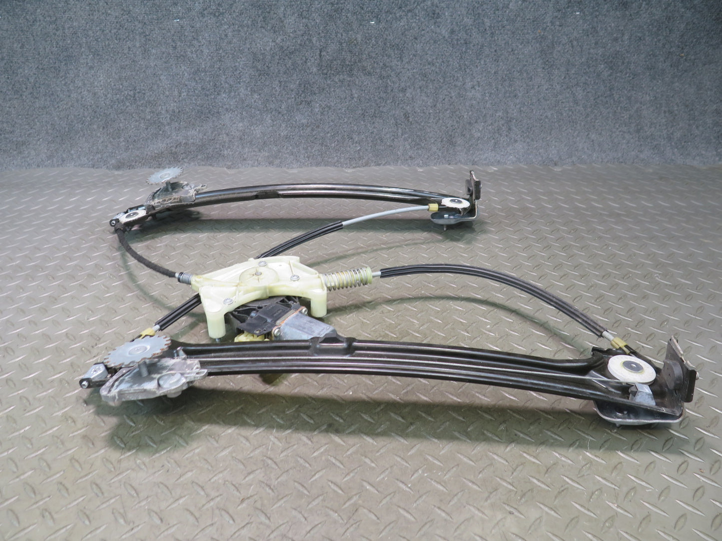 2014-2020 Maserati Ghibli M157 Front Left Door Window Regulator w Motor