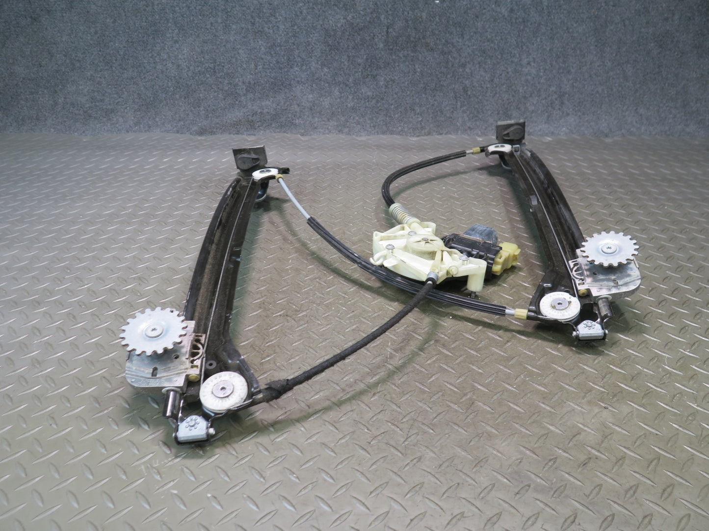 2014-2020 Maserati Ghibli M157 Front Left Door Window Regulator w Motor