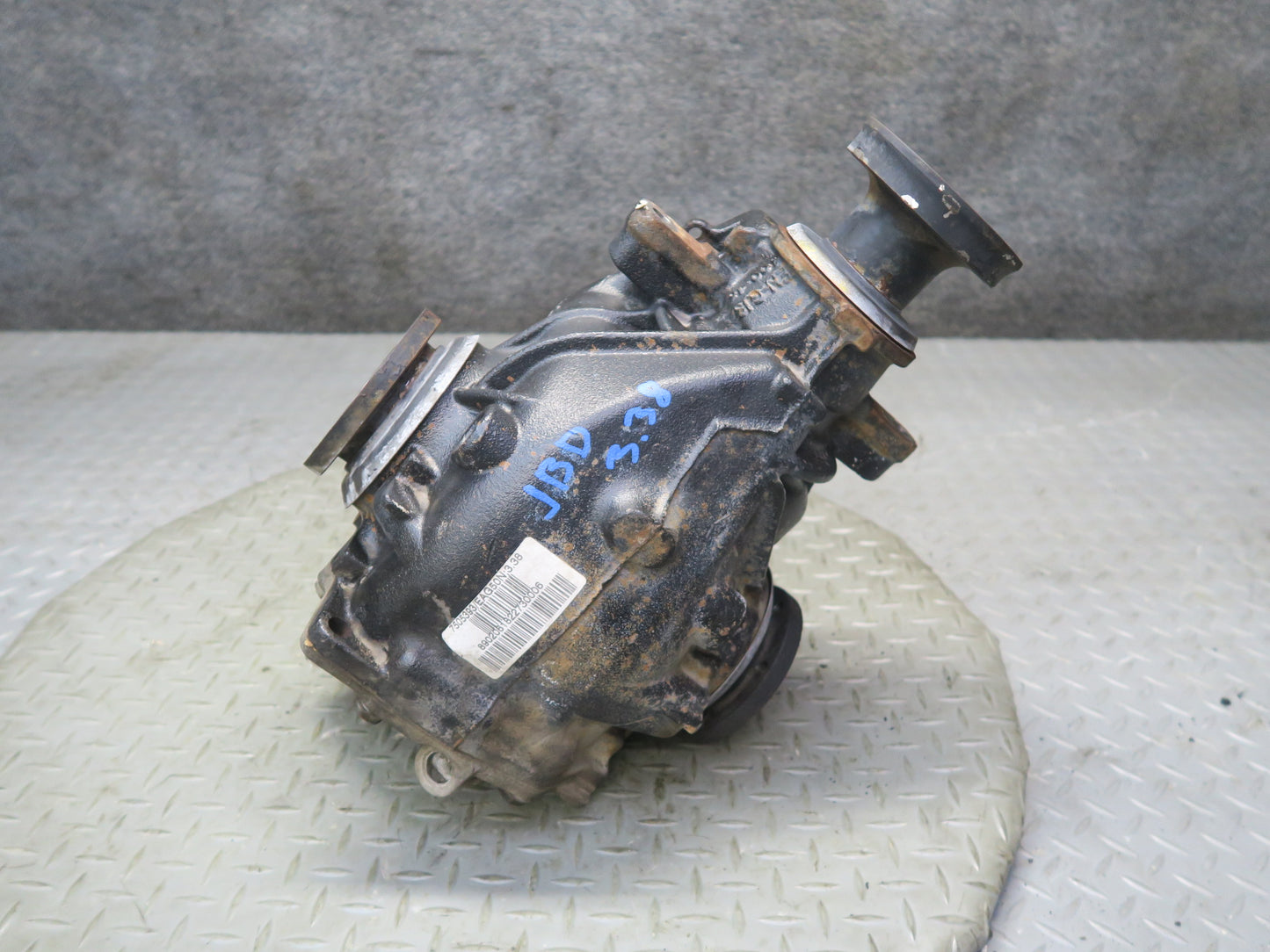 01-06 BMW E46 330i 330Ci A/T Rear Differential Carrier 3.38 Ratio 7505393 OEM