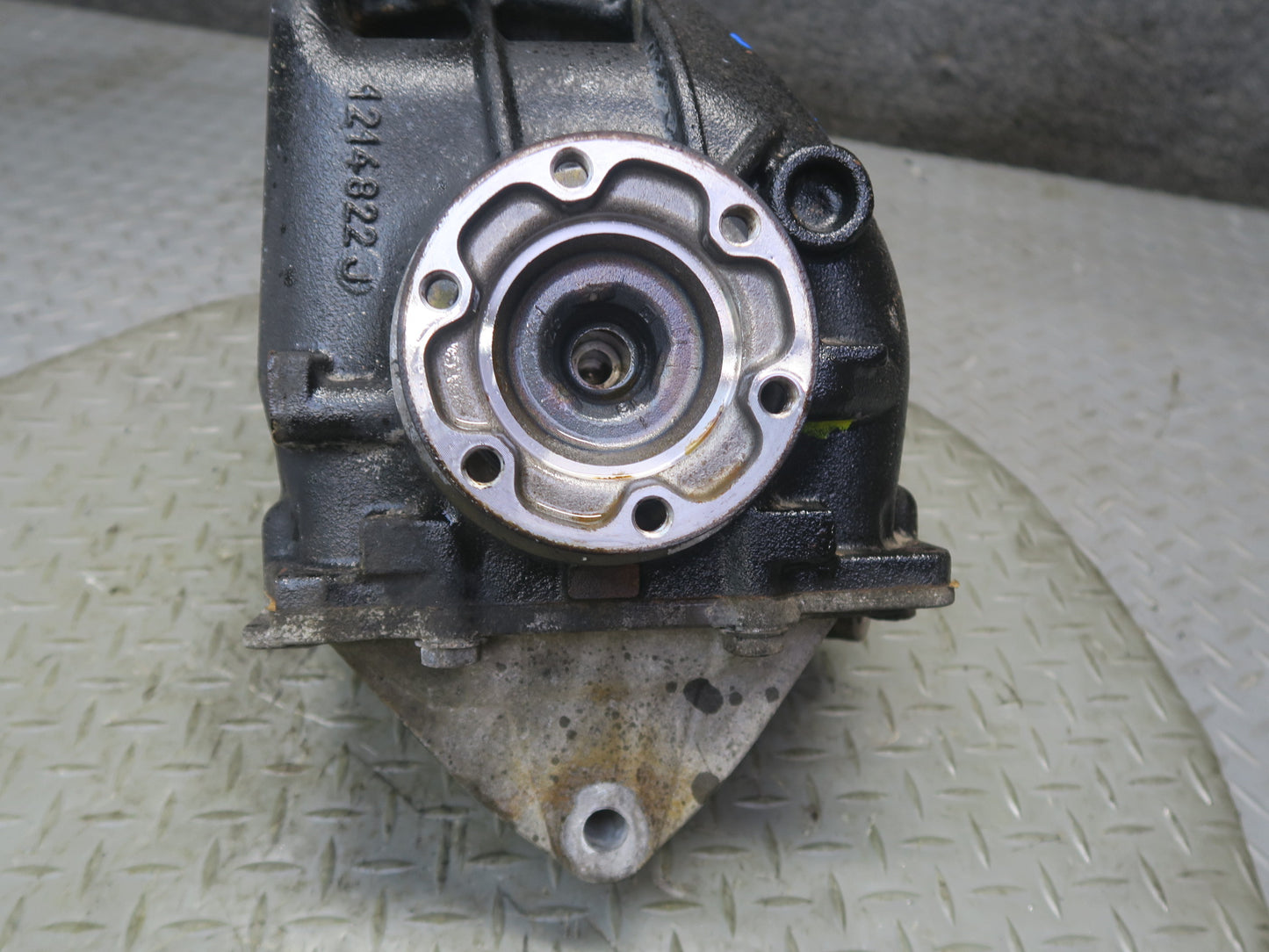 01-06 BMW E46 330i 330Ci A/T Rear Differential Carrier 3.38 Ratio 7505393 OEM