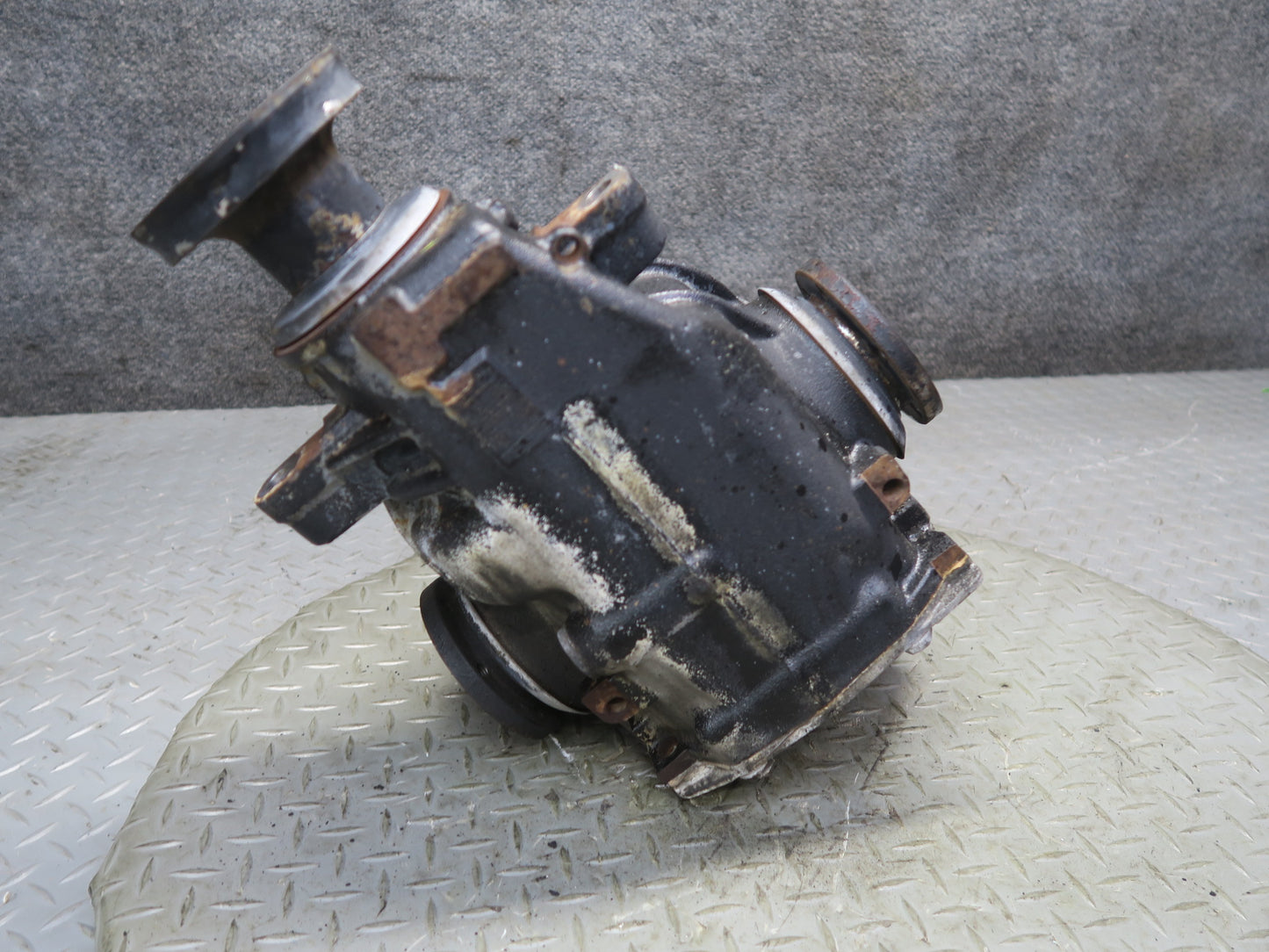 01-06 BMW E46 330i 330Ci A/T Rear Differential Carrier 3.38 Ratio 7505393 OEM