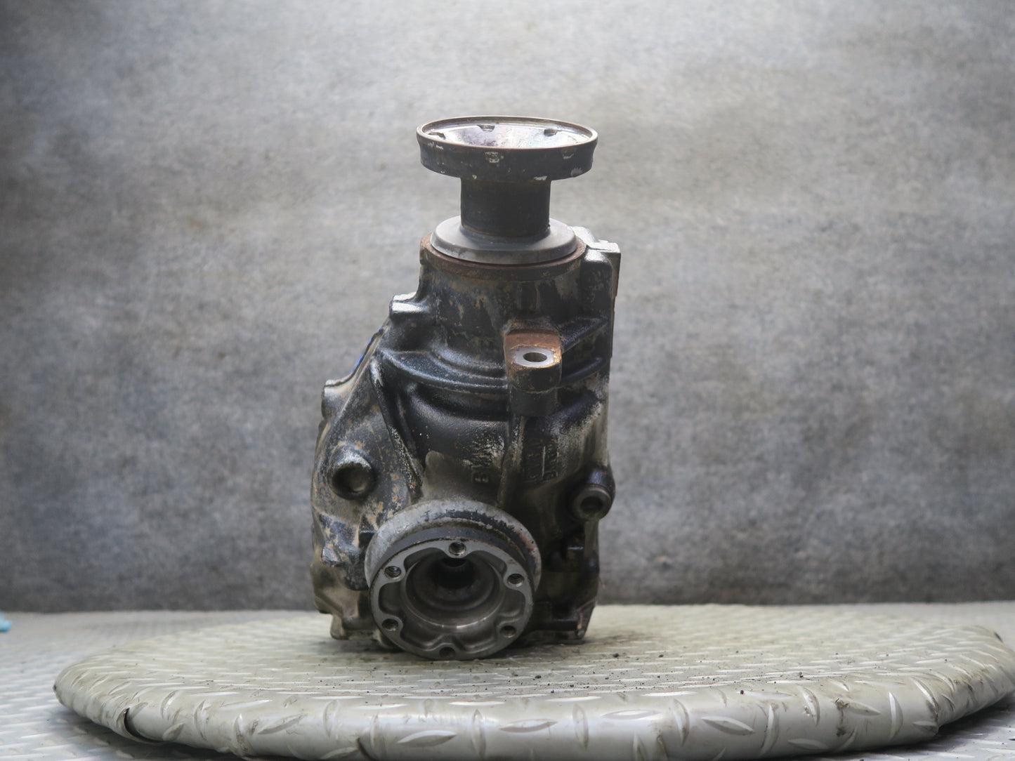 01-06 BMW E46 330i 330Ci A/T Rear Differential Carrier 3.38 Ratio 7505393 OEM