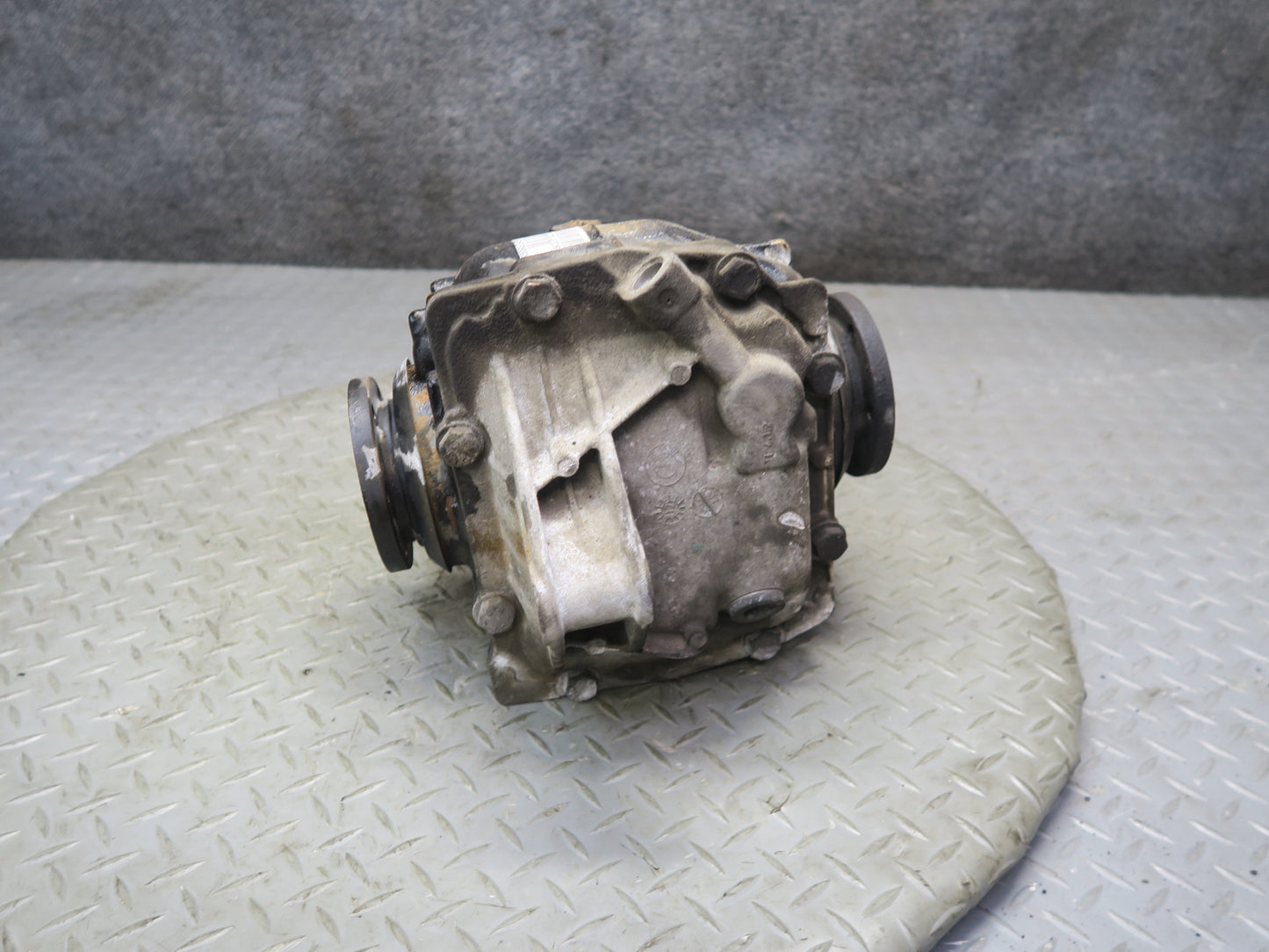 01-06 BMW E46 330i 330Ci A/T Rear Differential Carrier 3.38 Ratio 7505393 OEM