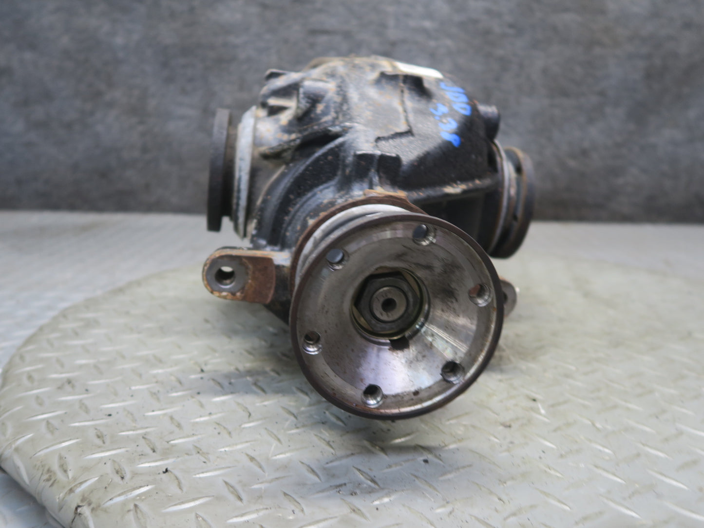 01-06 BMW E46 330i 330Ci A/T Rear Differential Carrier 3.38 Ratio 7505393 OEM