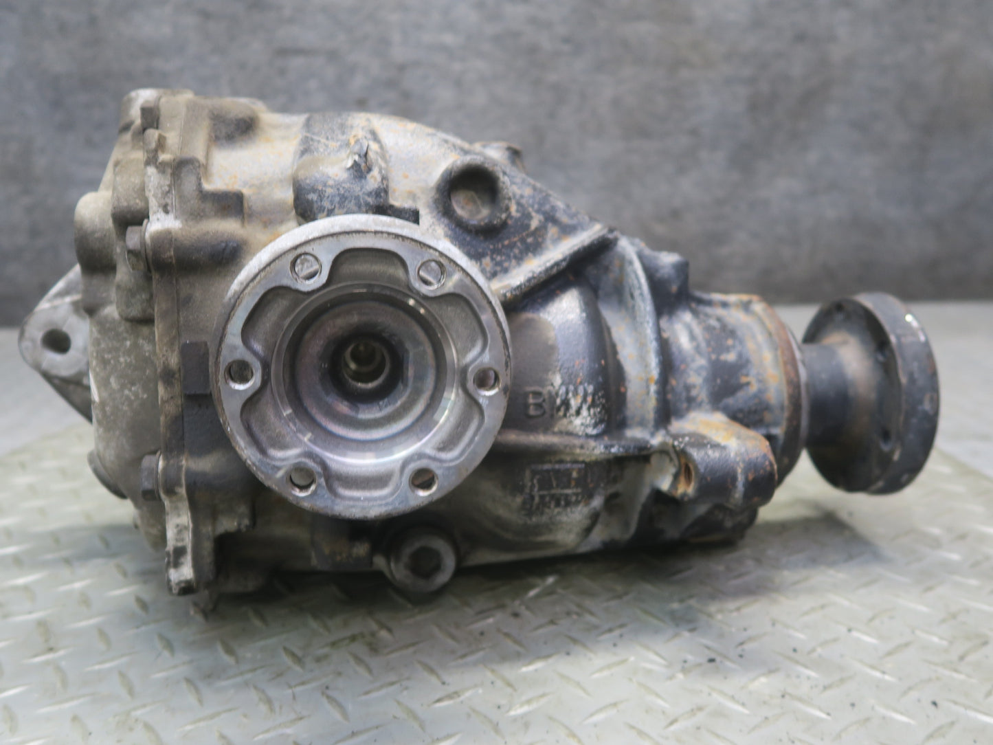 01-06 BMW E46 330i 330Ci A/T Rear Differential Carrier 3.38 Ratio 7505393 OEM